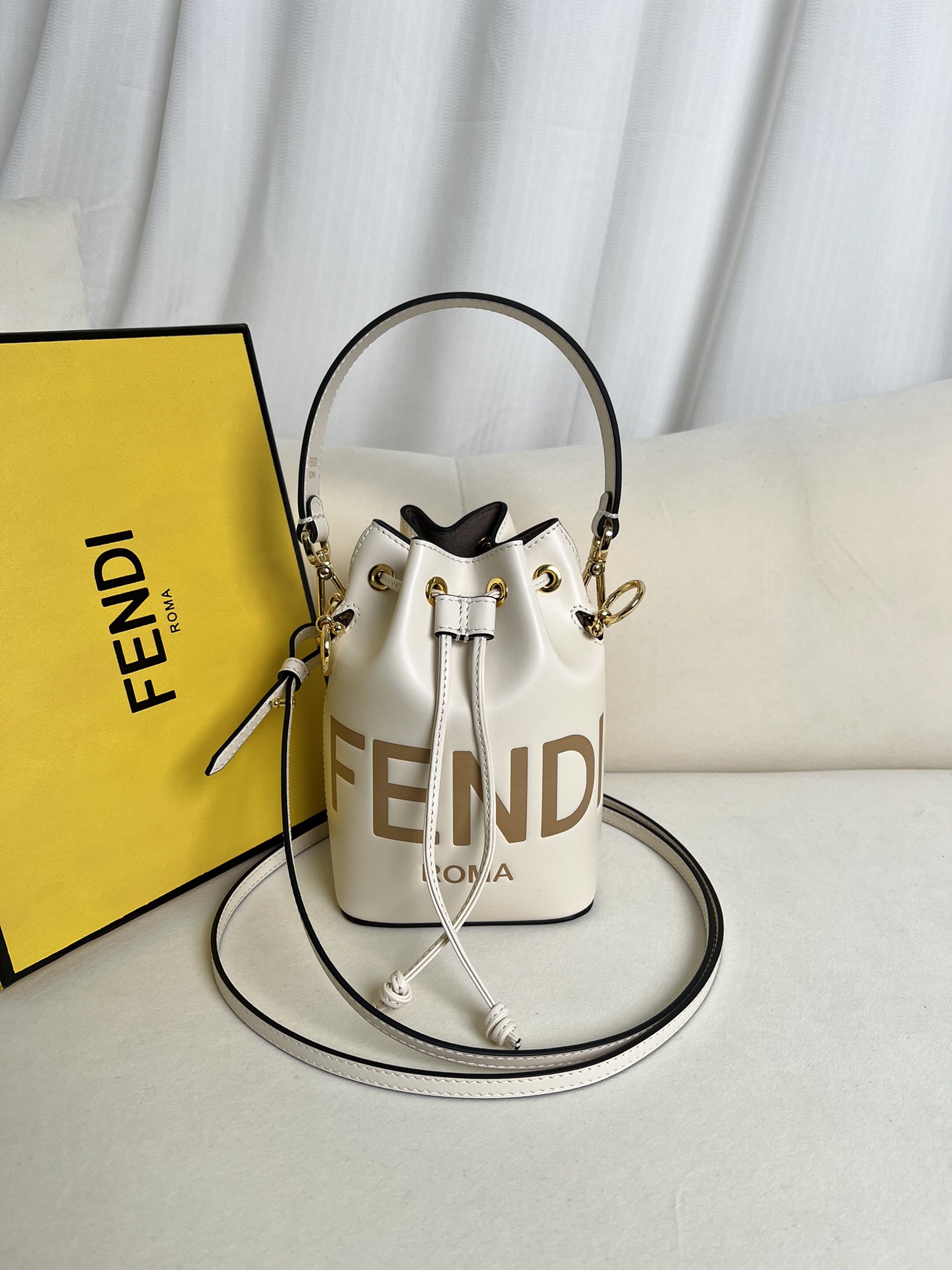handbags FENDI 226 size:12*18*10cm - vstockx