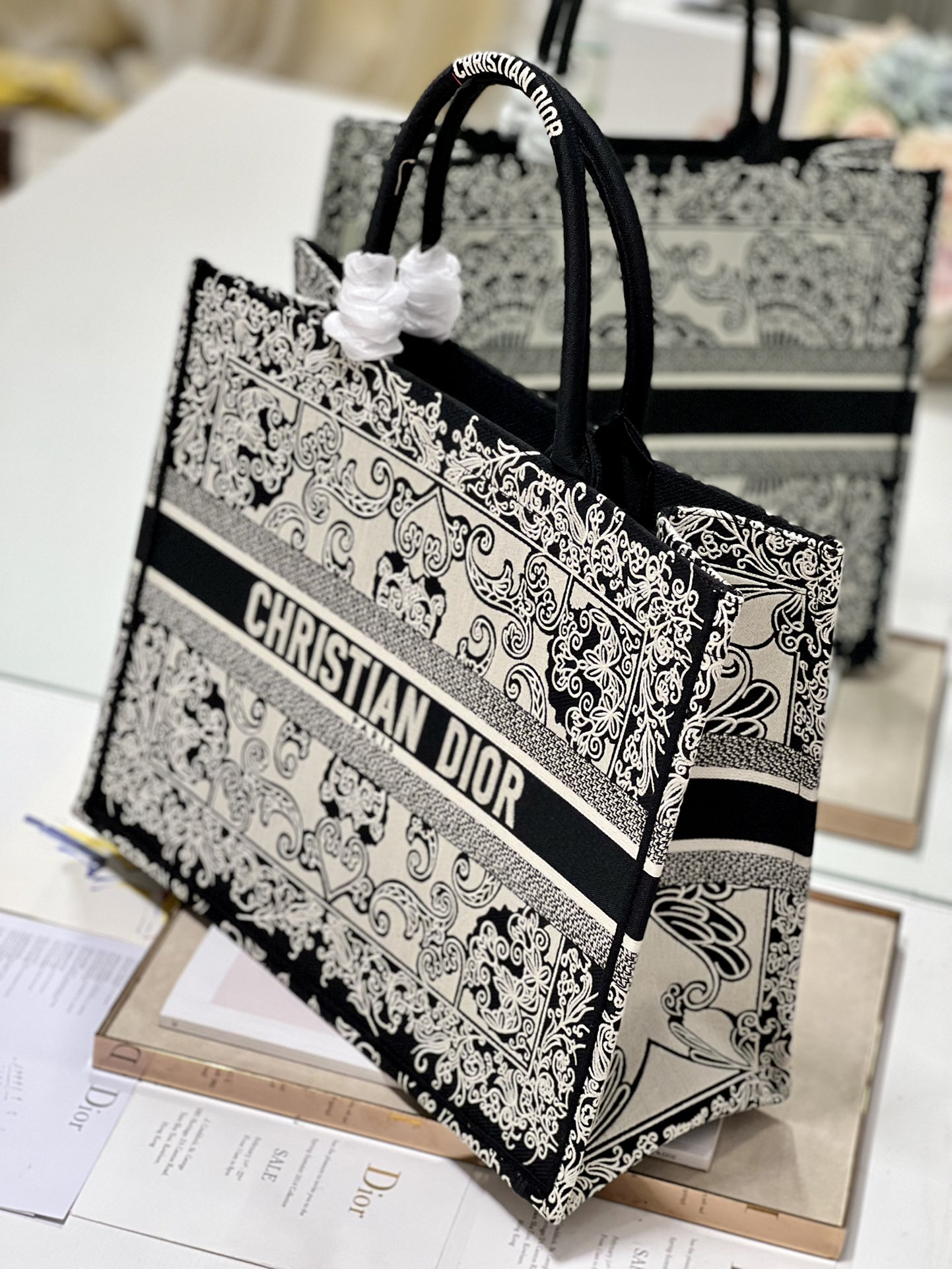 Handbag Dior 1286 size 42  35  18.5 cm - vstockx