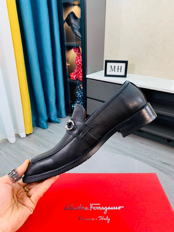 Salvatore Ferragamo Boots 30 - vstockx