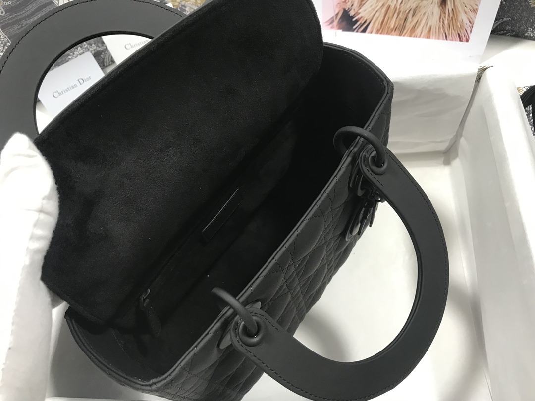 Handbag Dior M0565 size 24 x 20 x 11 cm - vstockx