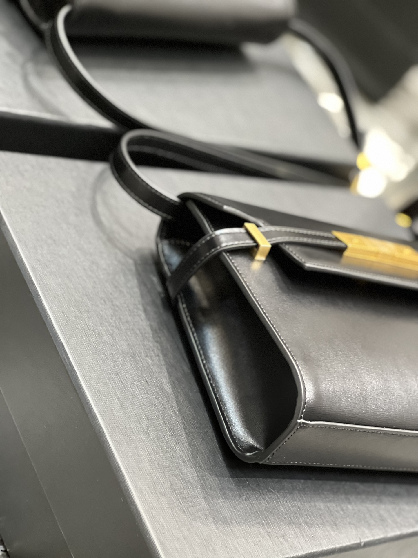 Handbags SAINT LAURENT 675626 size 24x17.5x6 cm - vstockx