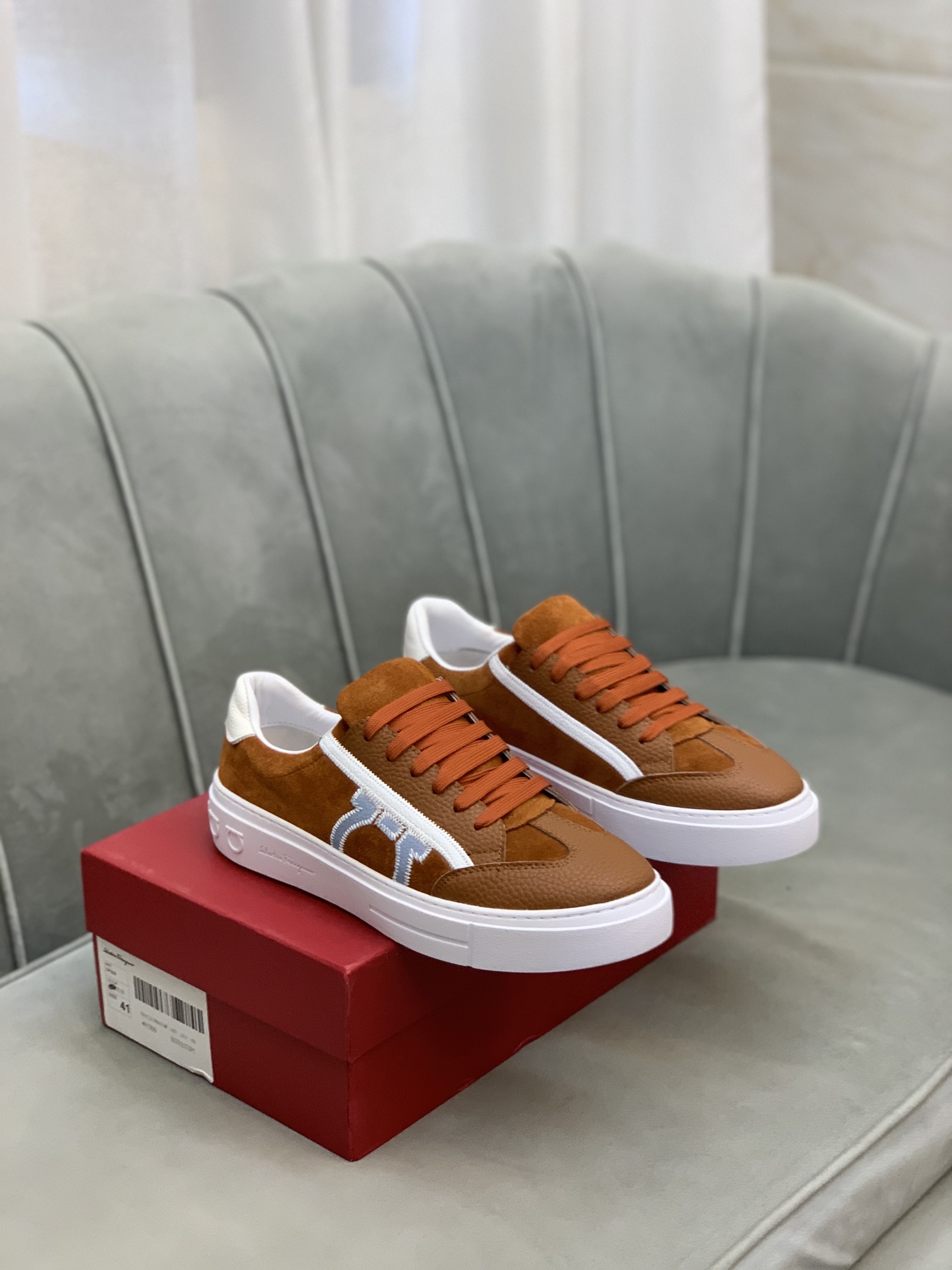 Salvatore Ferragamo Gancini Sneaker 8 - vstockx