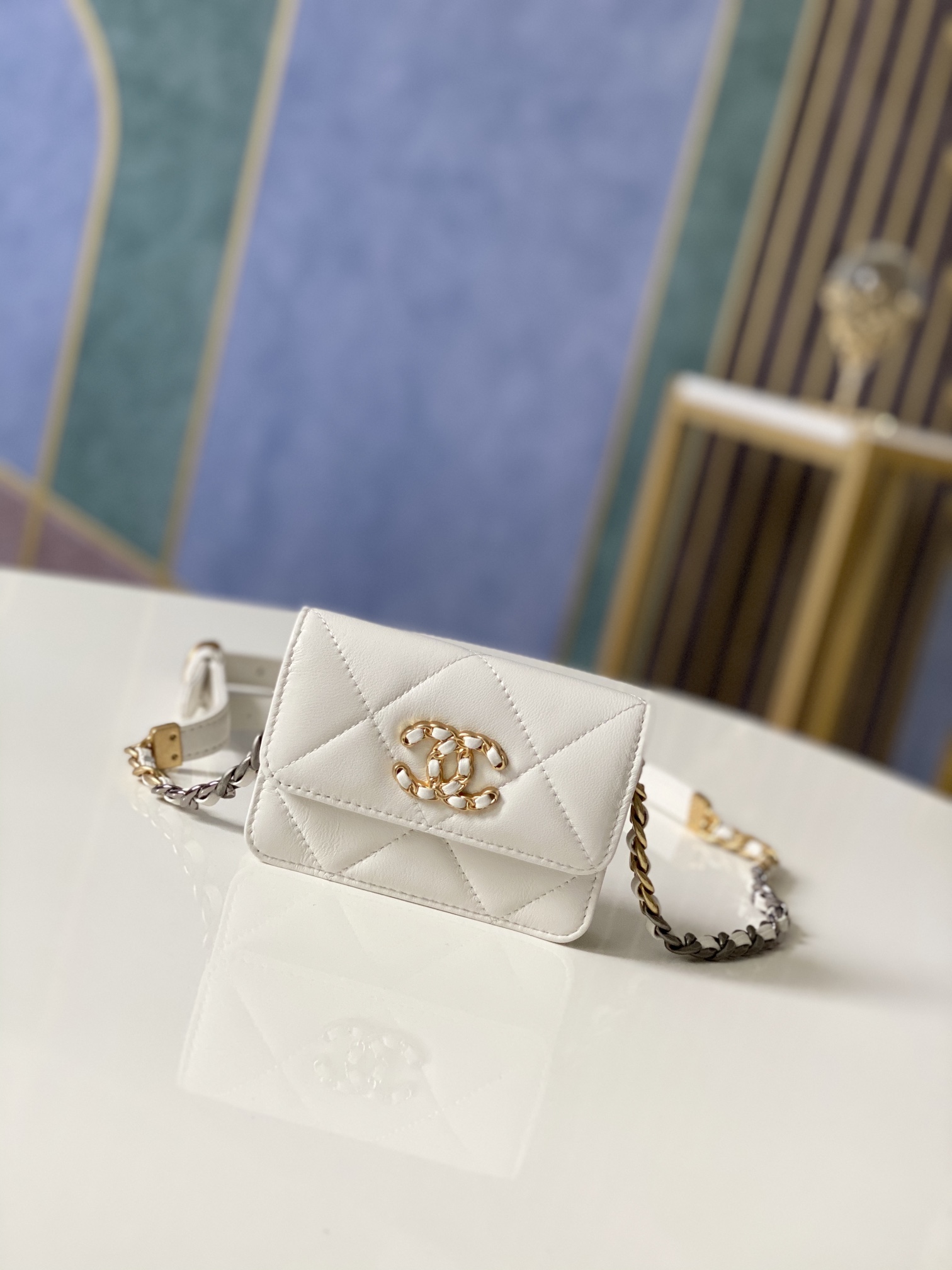 Handbag Chanel 81166 size 12 8.5 2.5 cm - vstockx