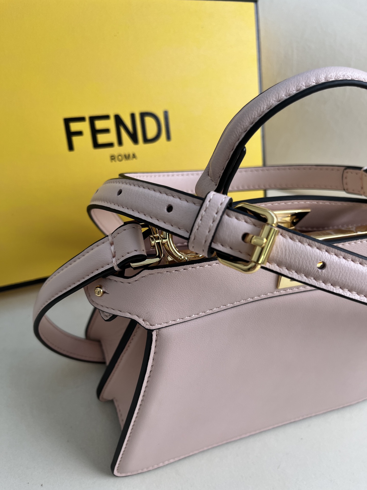 handbags FENDI 0228 size:20*15.5*11cm - vstockx