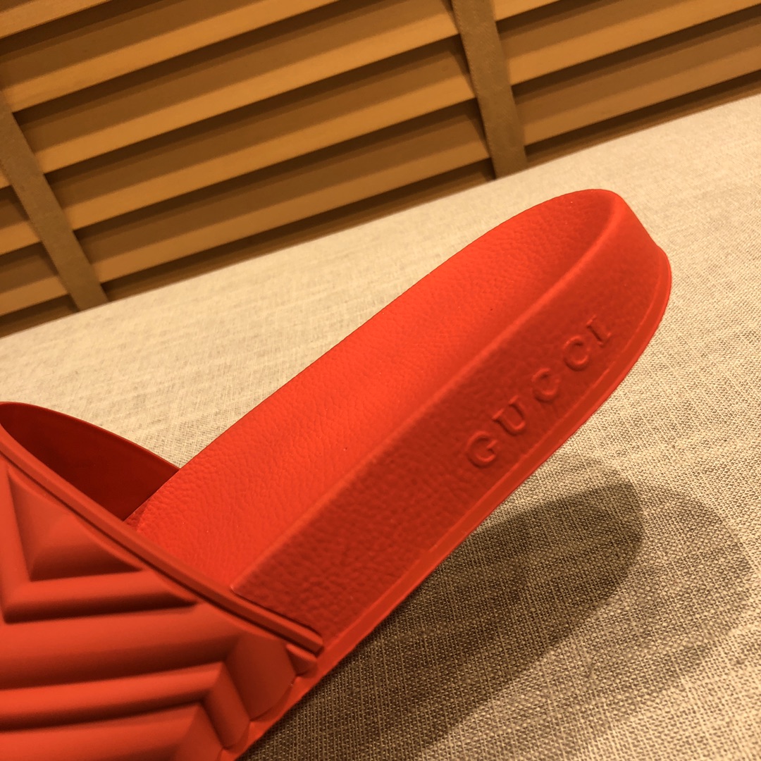 Gucci Slippers 52 - vstockx