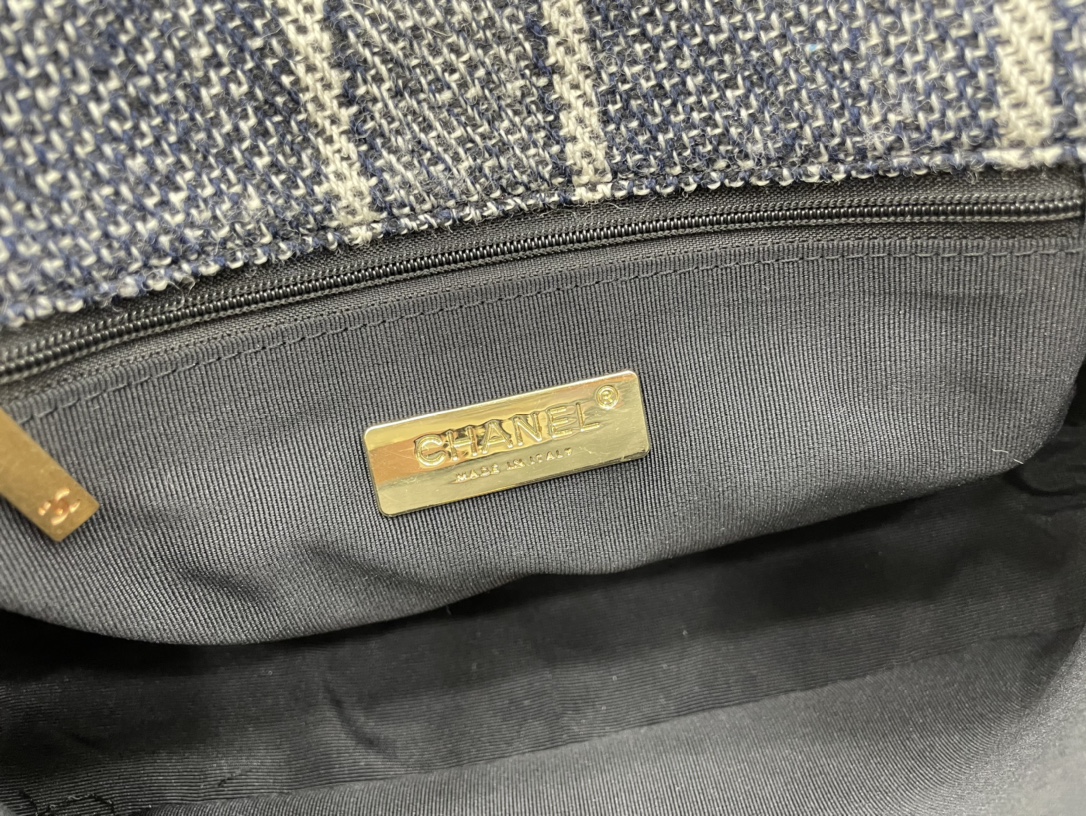 Handbag Chanel AS1160 size 26 cm - vstockx