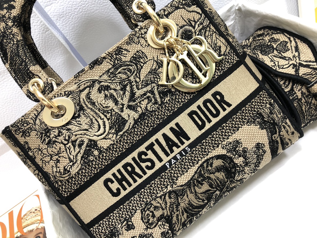 Handbag Dior M0565 size 24 x 20 x 11 cm - vstockx
