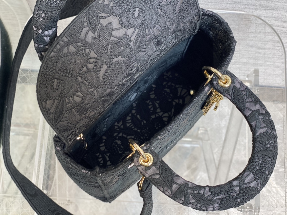 Handbag Dior size 24 cm - vstockx