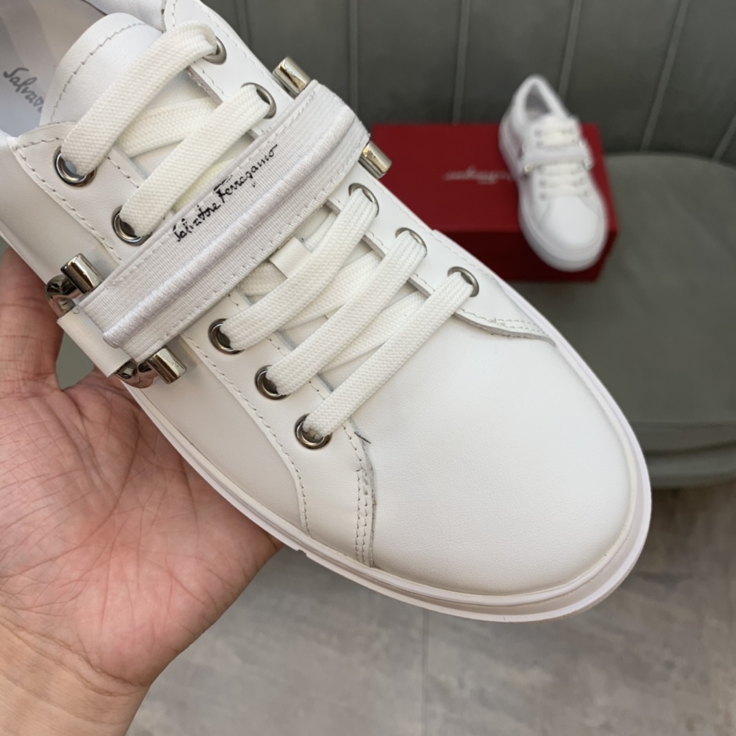 Salvatore Ferragamo Gancini Sneaker 5 - vstockx