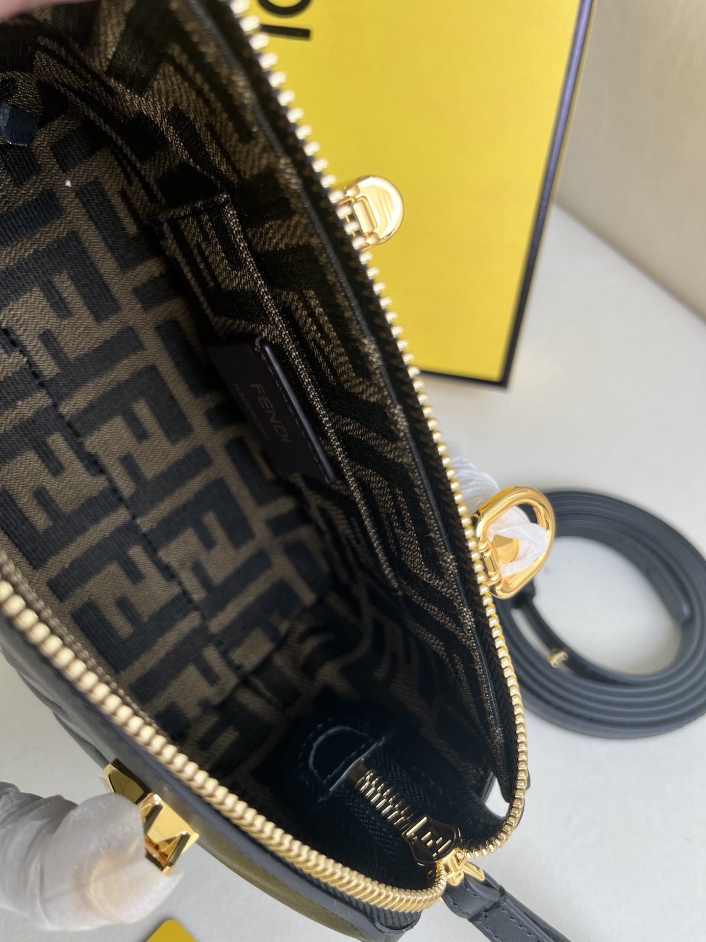 handbags FENDI 8BS067 size:20.5*12*9cm - vstockx