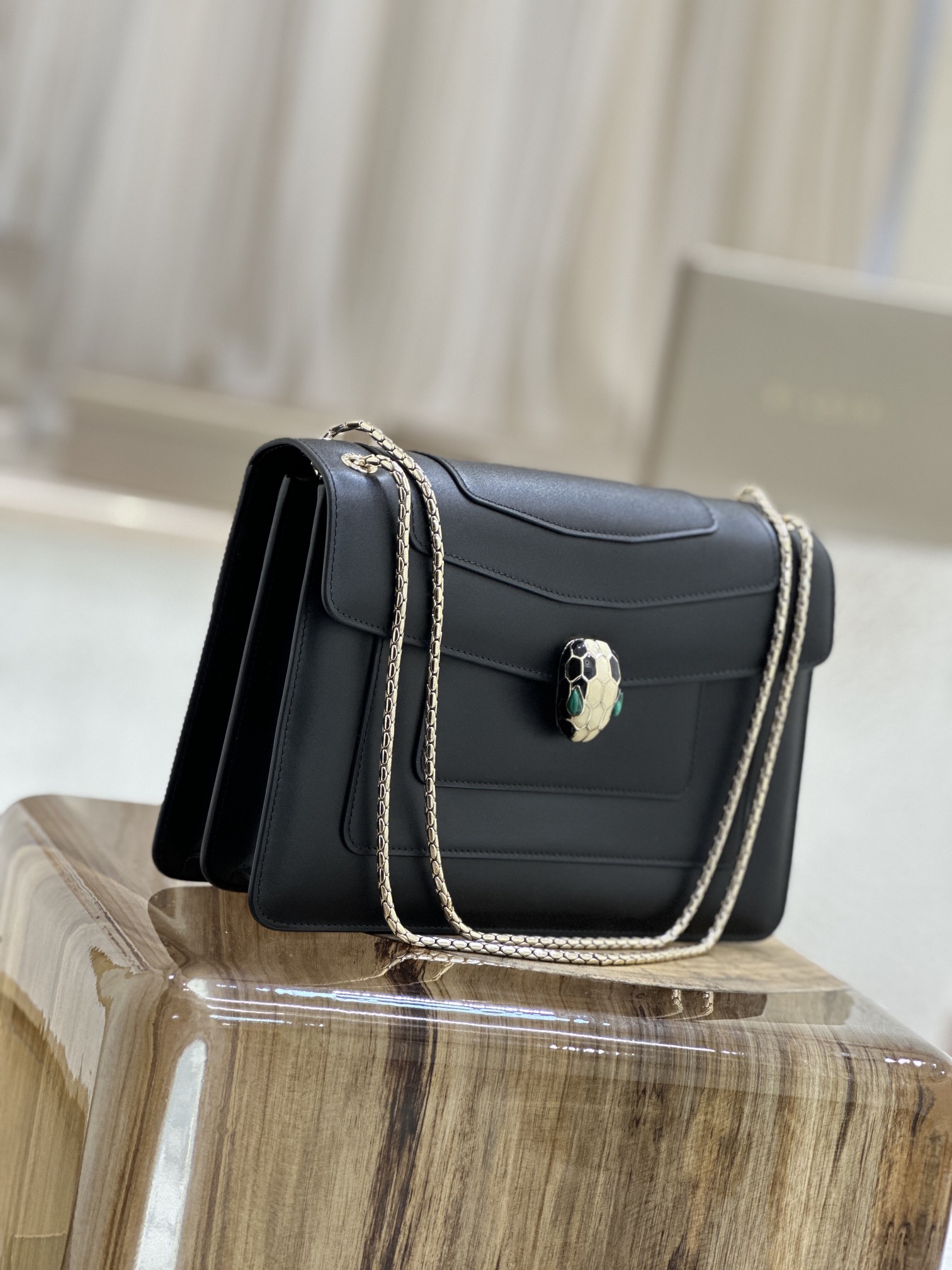 Handbags Bvlgari 35362 size:28*19*8 cm - vstockx