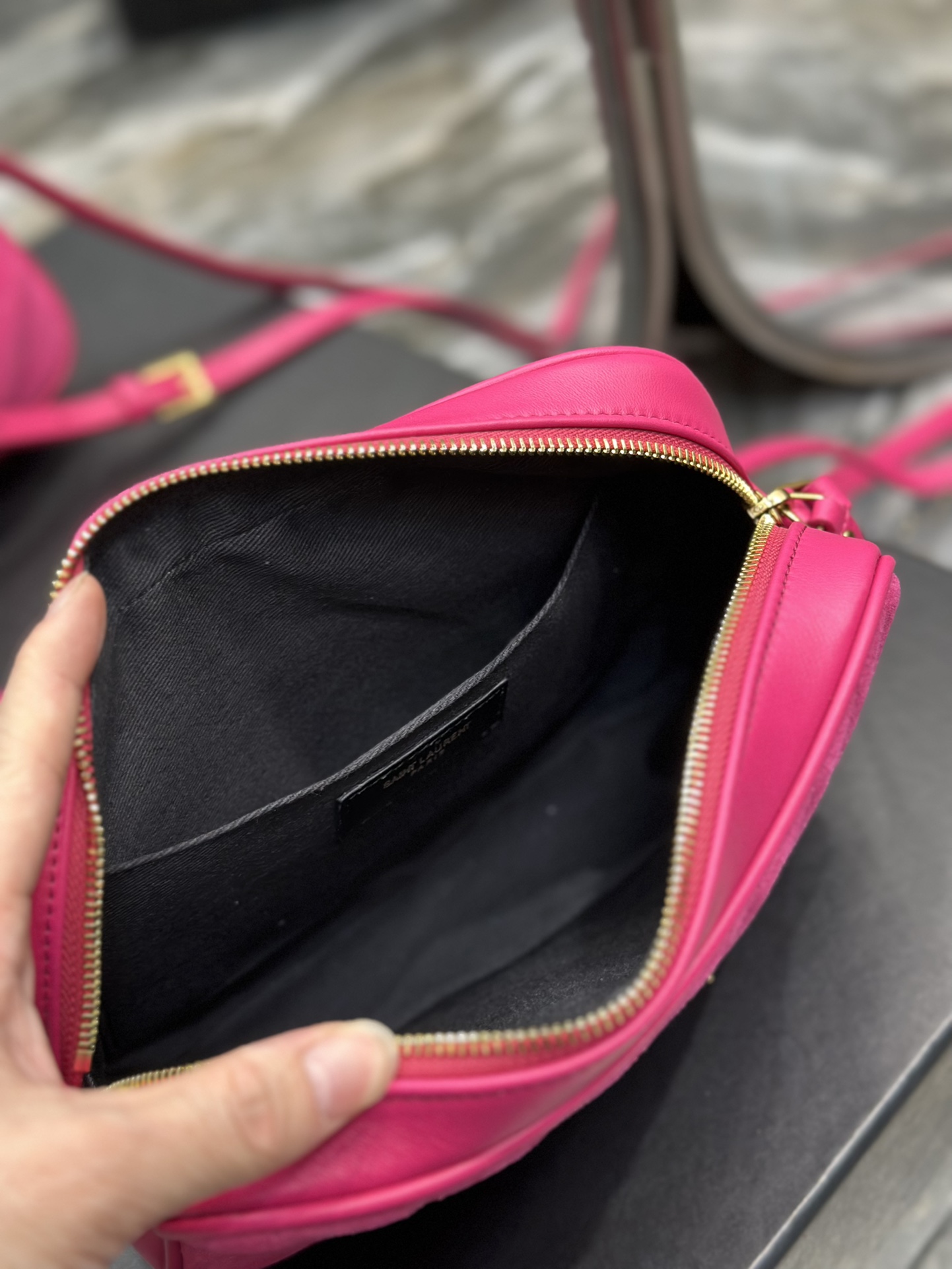 Handbags SAINT LAURENT 520534 size 23x16x6 cm - vstockx