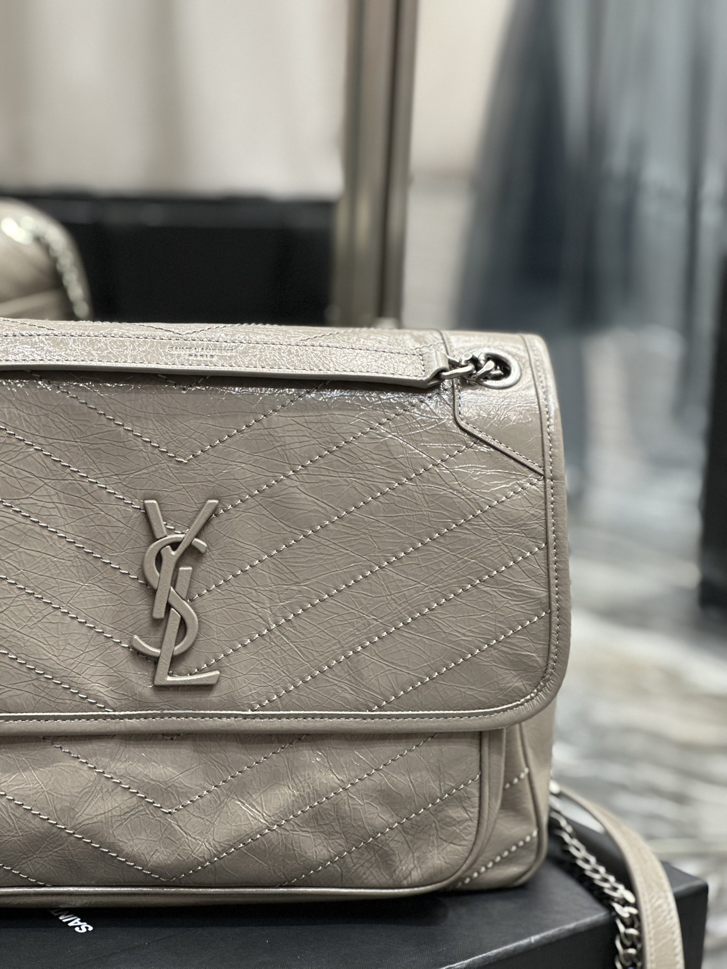 Handbags SAINT LAURENT 498830 size 32x23x9 CM - vstockx