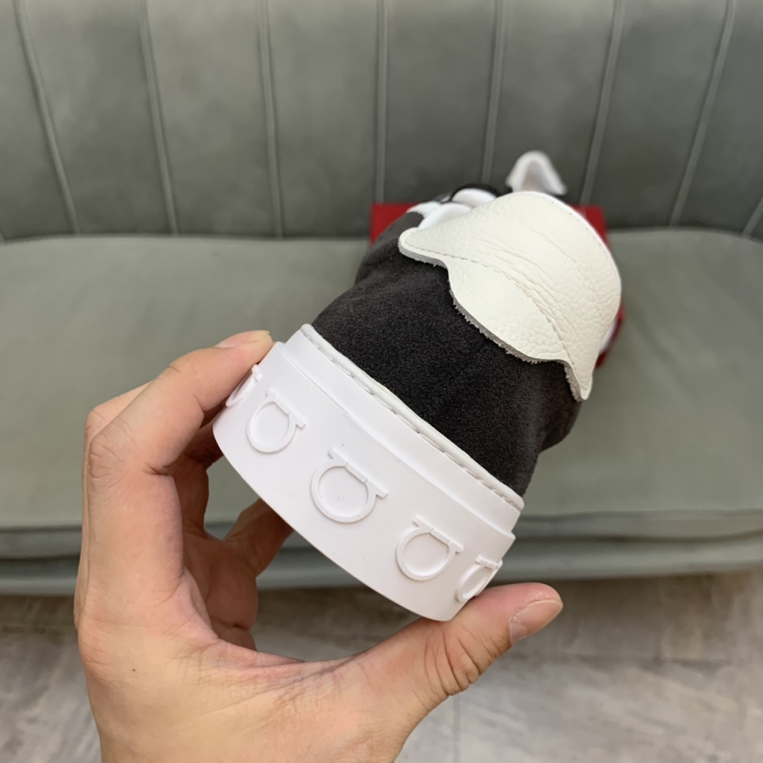 Salvatore Ferragamo Gancini Sneaker 10 - vstockx