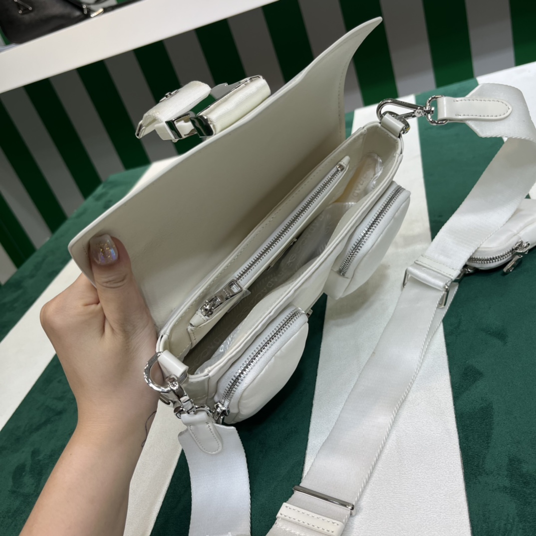 Handbags Prada 1BD295 size:22*7.5*14 cm - vstockx