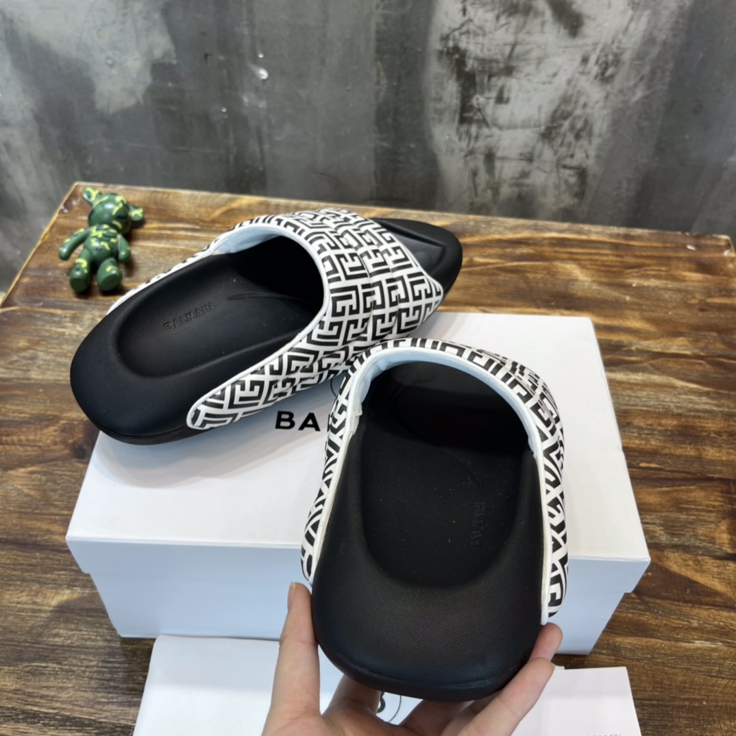 Balmain Quilted leather B-IT mules 12 - vstockx