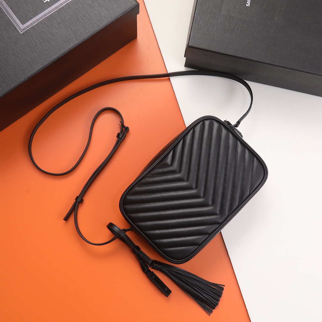 Handbags SAINT LAURENT 520534 size 23x16x6 cm - vstockx