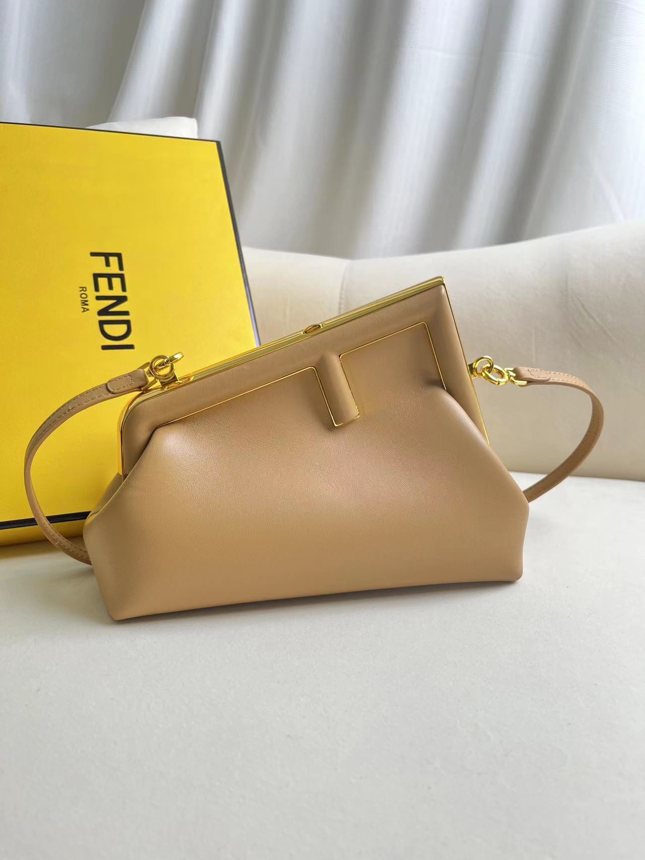 handbags FENDI 2218 size:18*26*9.5cm - vstockx