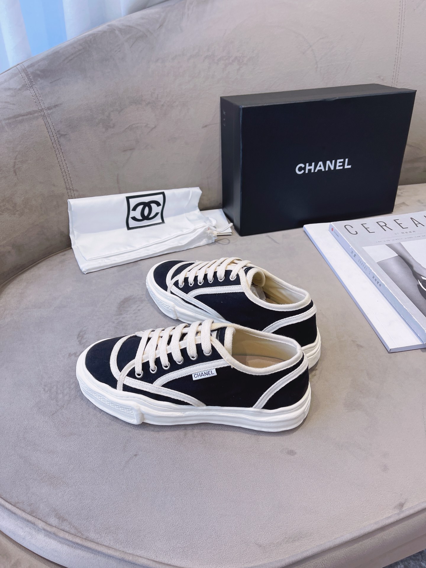 Chanel Flat canvas Sneaker 12 - vstockx