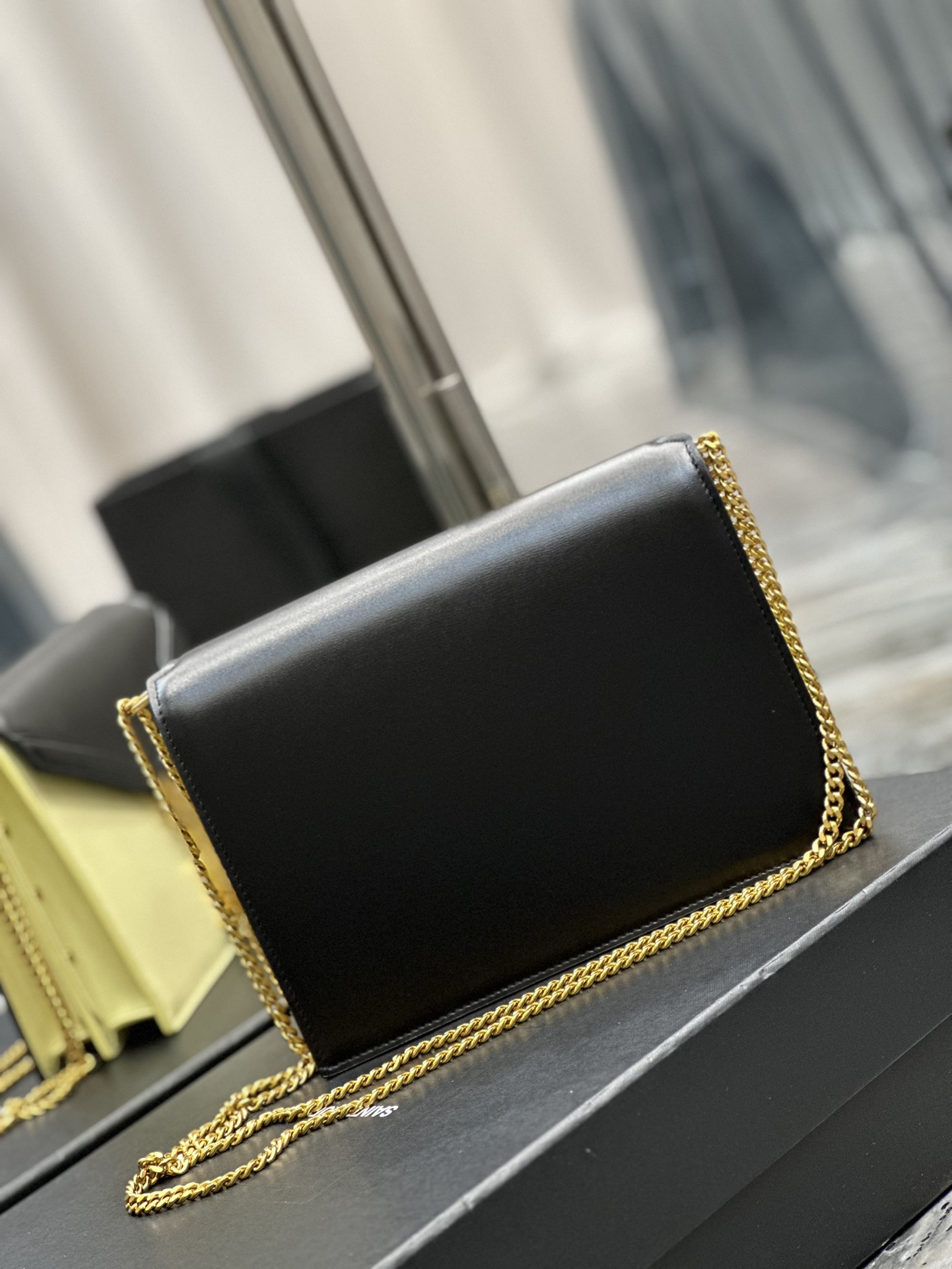 Handbags SAINT LAURENT 532750 size 22x16.5x5.5 cm - vstockx