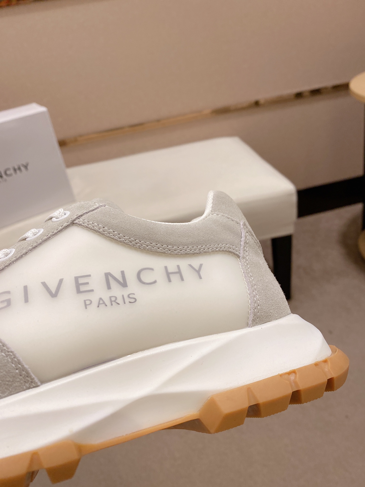 Givenchy Spectre Zip Sneakers 13 - vstockx