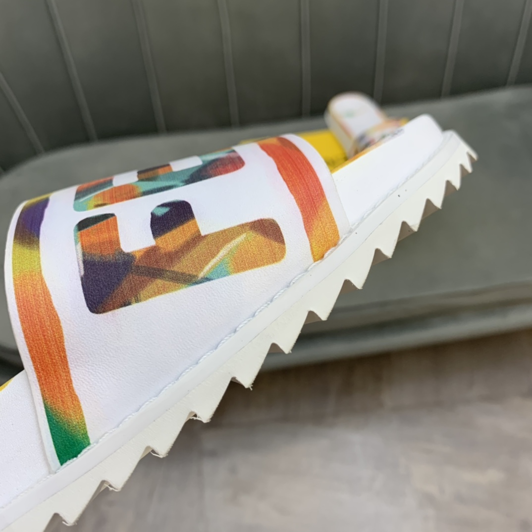 Fendi Slides 6 - vstockx