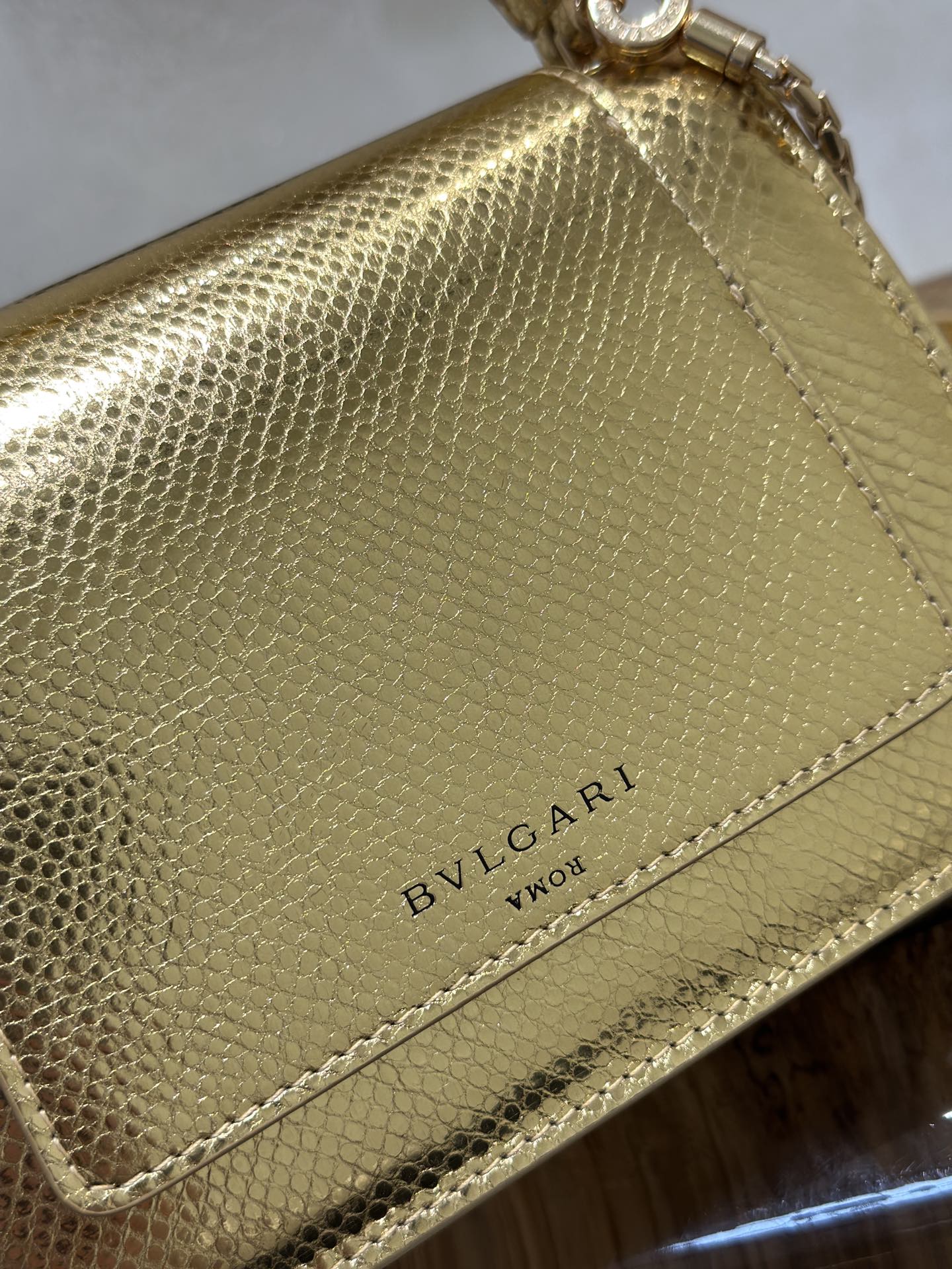 Handbags Bvlgari 288739 size:18.5*13*6.5 cm - vstockx