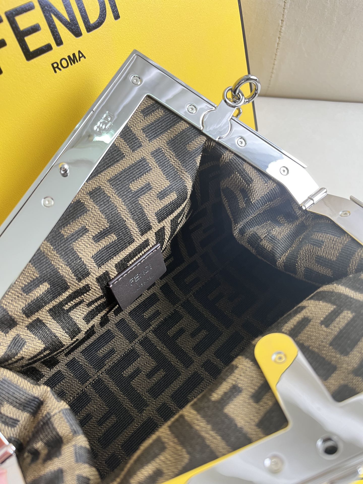 handbags FENDI 129 size:26*18*9.5cm - vstockx