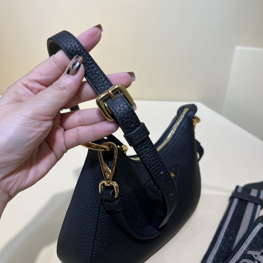 Handbags Prada 1BH193 size:24×18×6 cm - vstockx