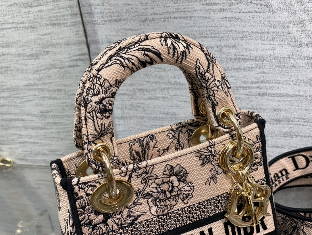 Handbag Dior size 17*7*15 cm - vstockx