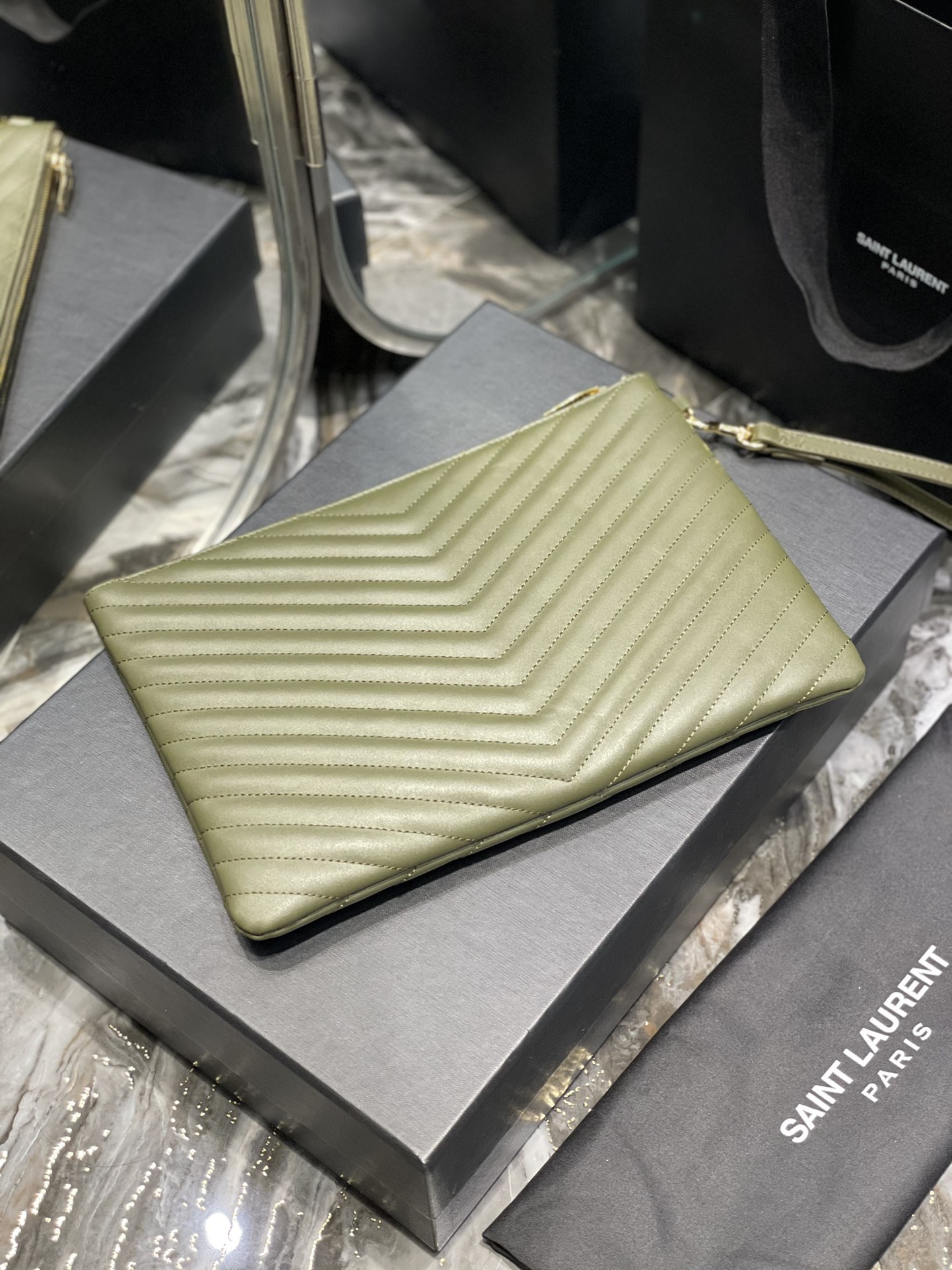 Handbags SAINT LAURENT 413444 size 30  21.5  2 cm - vstockx