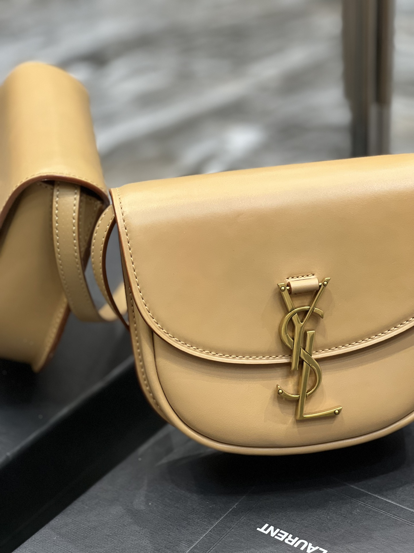 Handbags SAINT LAURENT 619740 size 18x15.5x5.5 cm - vstockx