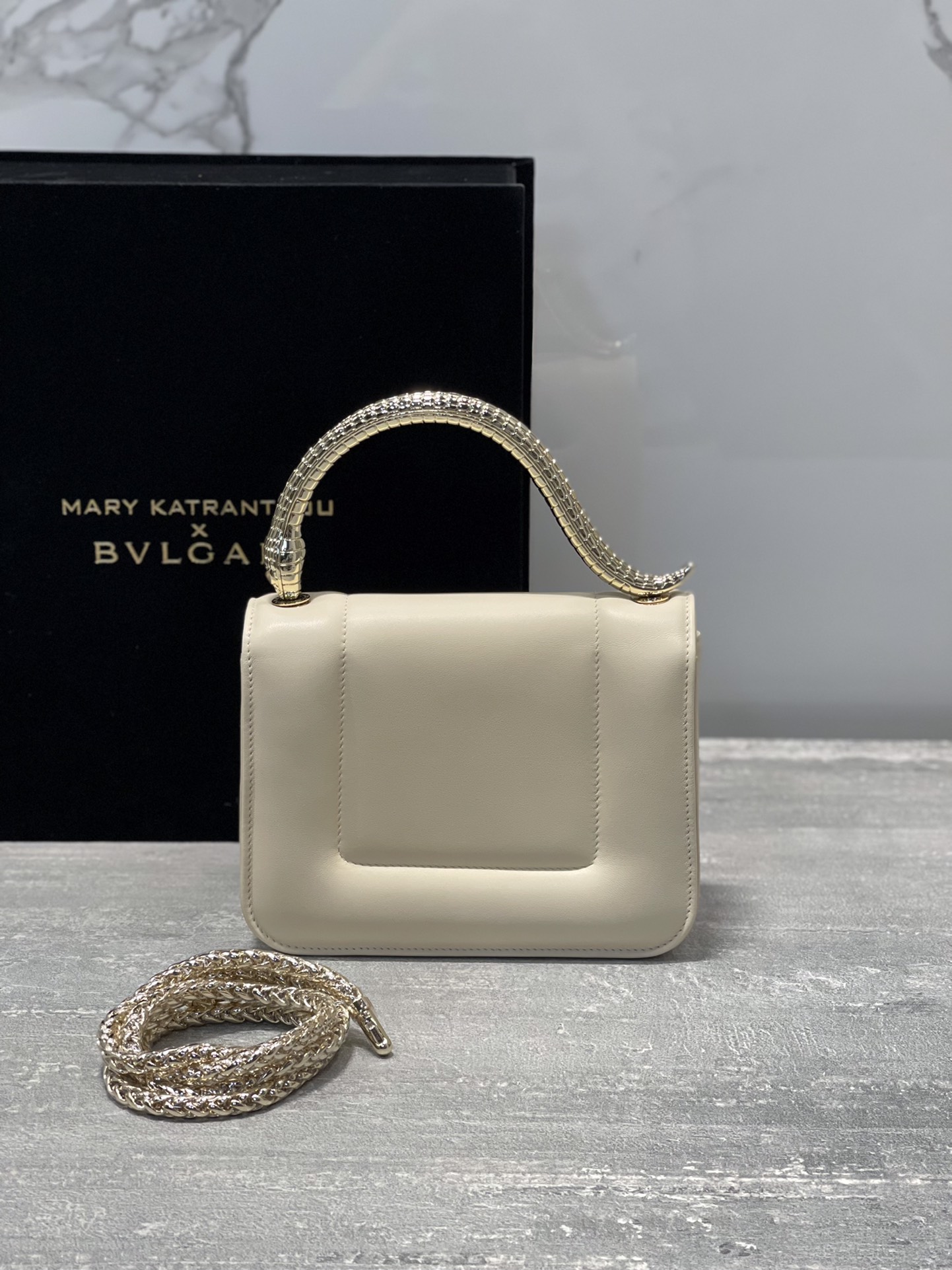 Handbags Bvlgari 291071 size:19.2*15*6 cm - vstockx