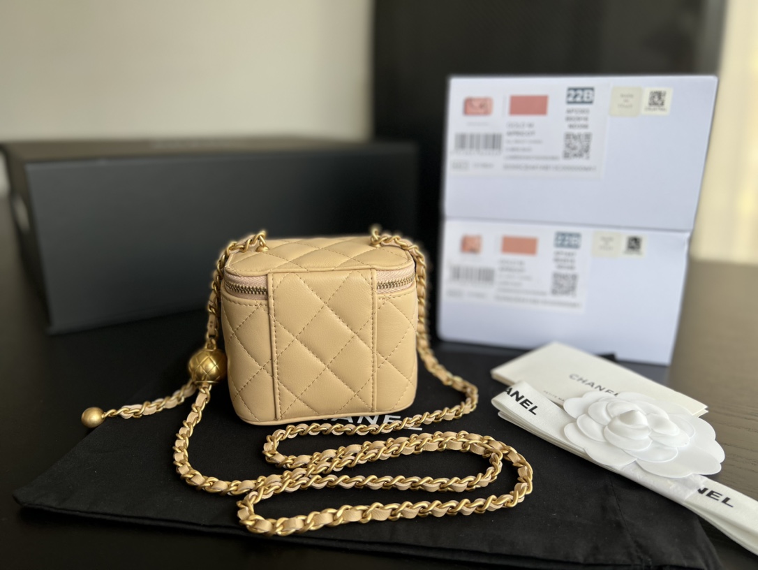 Handbag Chanel AP1447 size 8.5cmx11cmx7 cm - vstockx