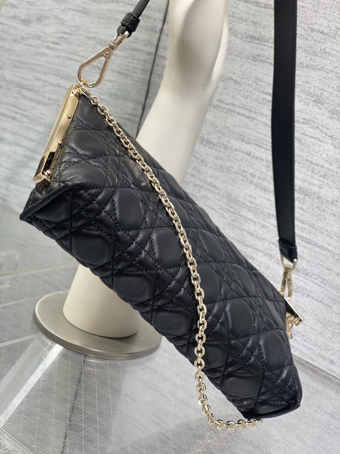 Handbag Dior size 27  12  5 cm - vstockx