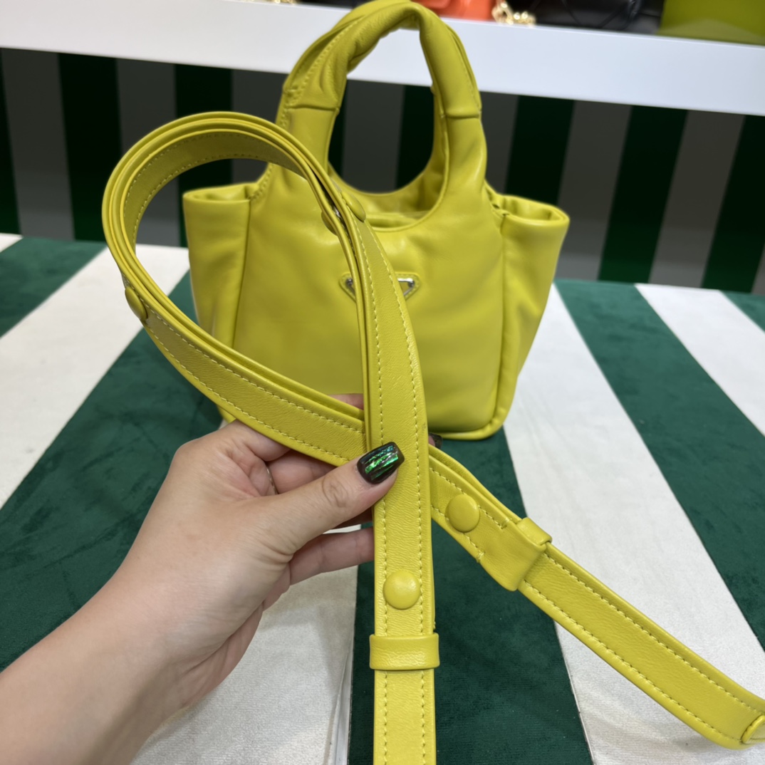 Handbags Prada 1BA359 size:15.5*10*18 cm - vstockx