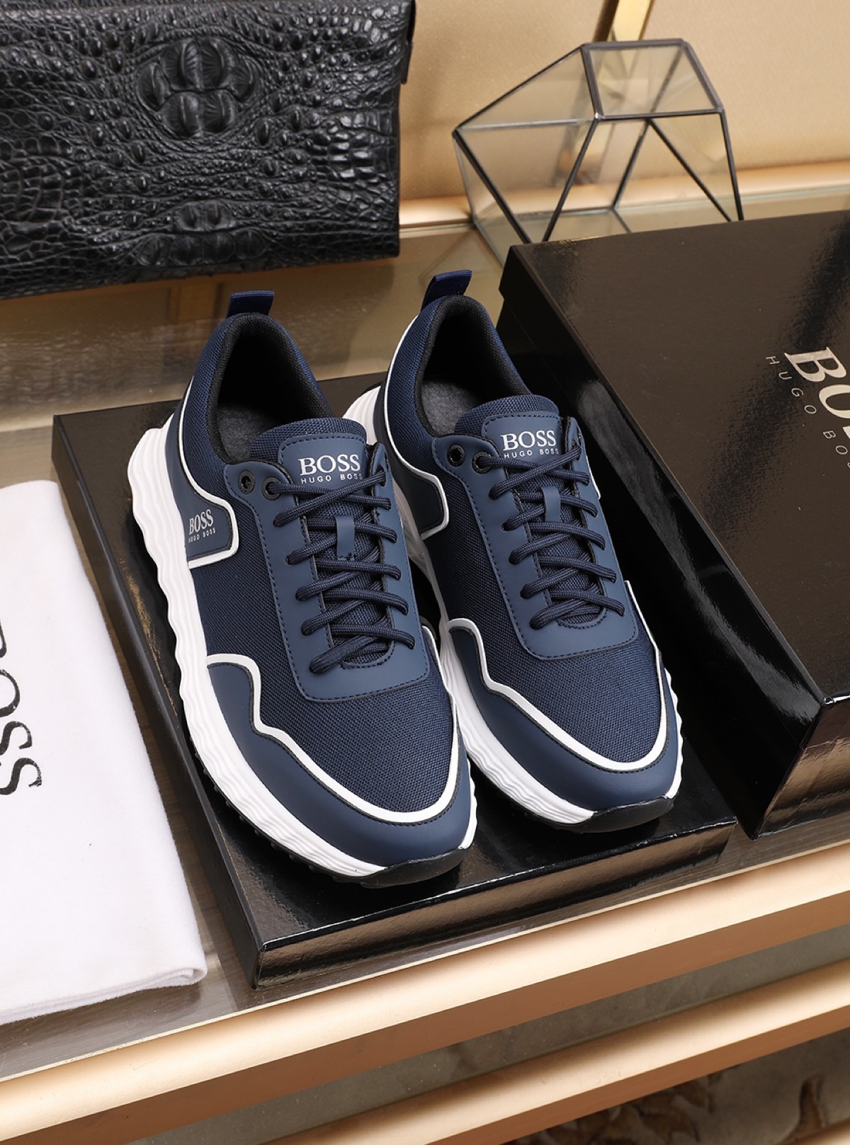 HUGO BOSS Low Top Sneaker 8 - vstockx