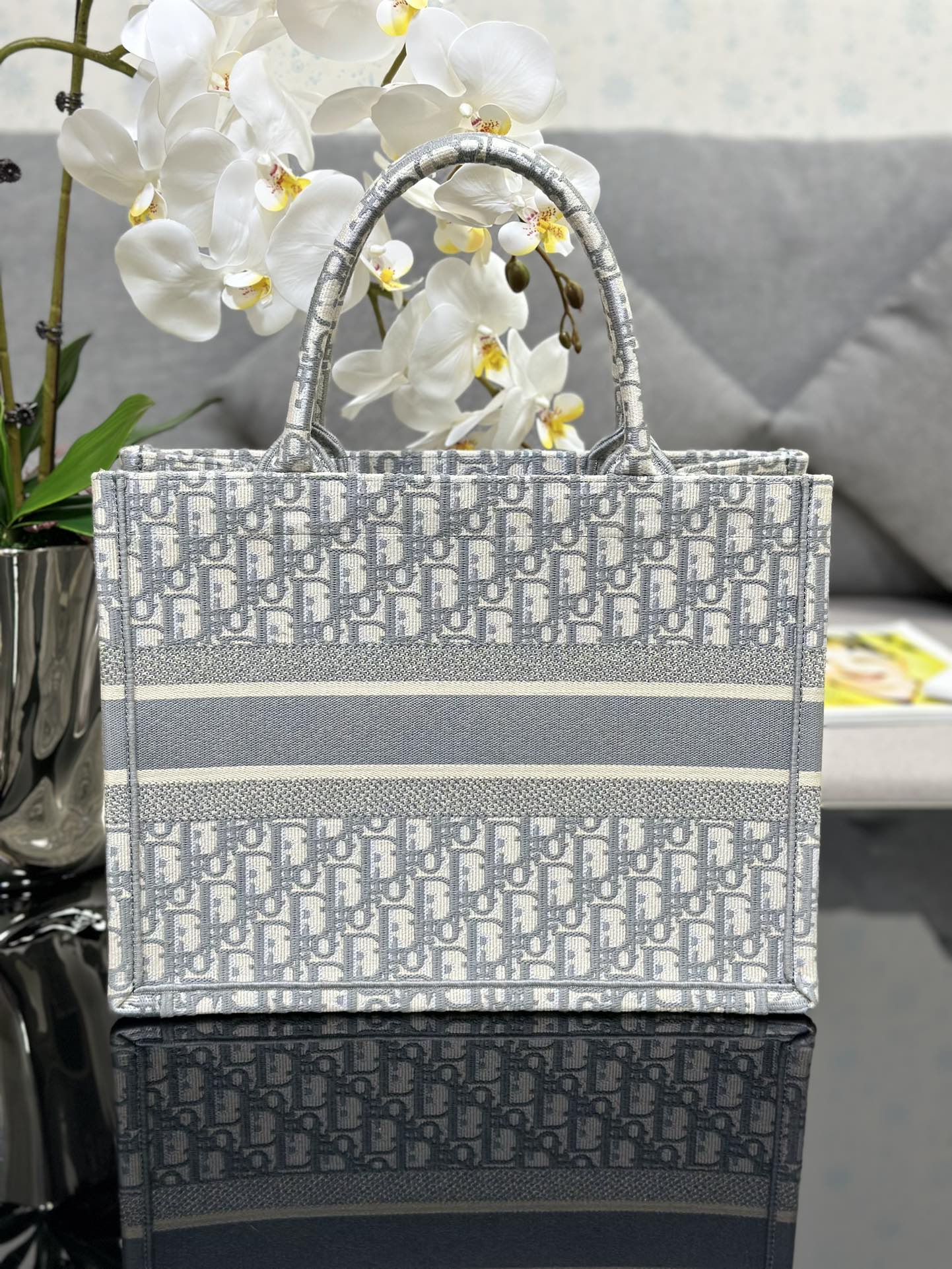 Handbag Dior M1286 size 36 x 27.5 x 16.5 cm - vstockx