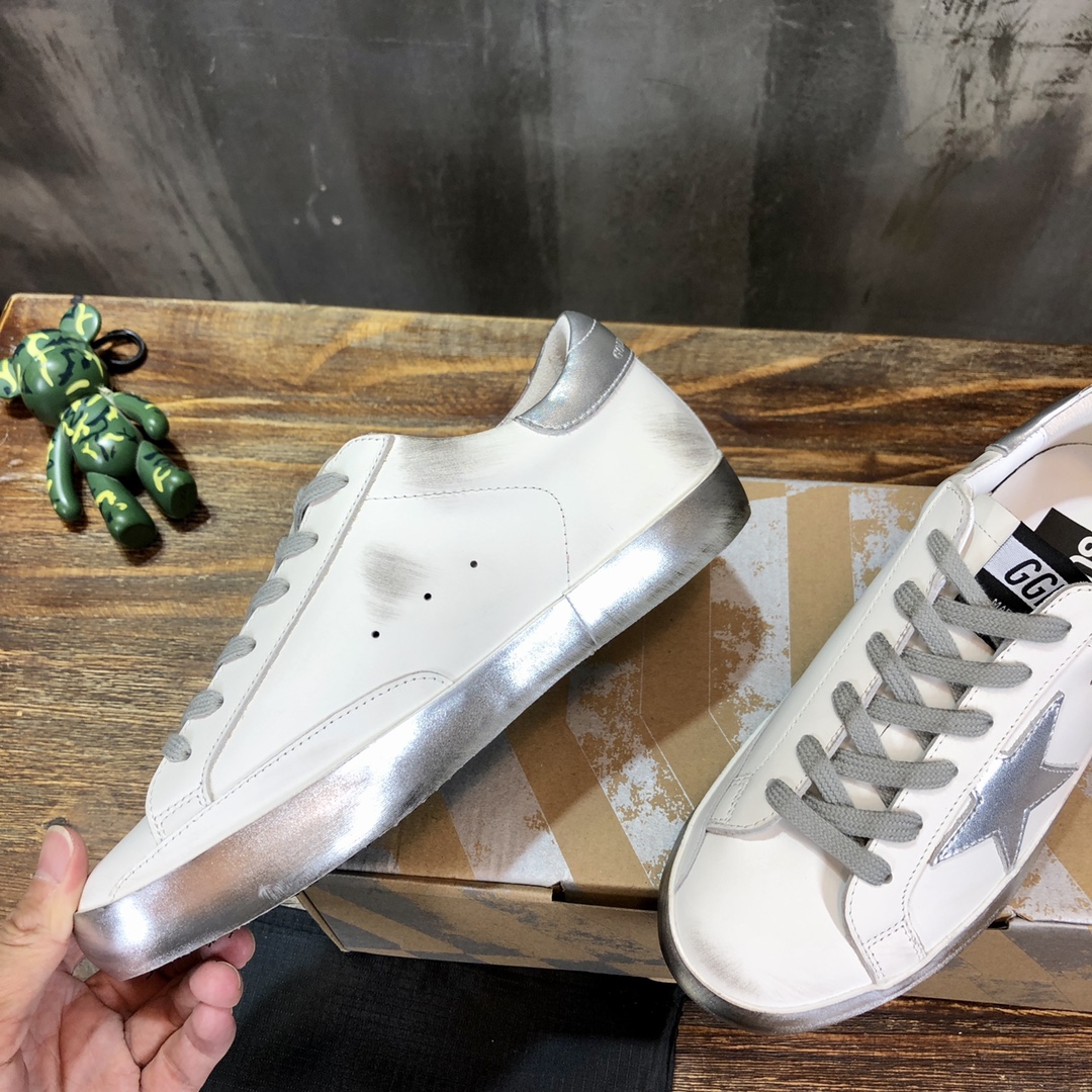 Golden Goose Superstar distressed-finish sneakers 18 - vstockx