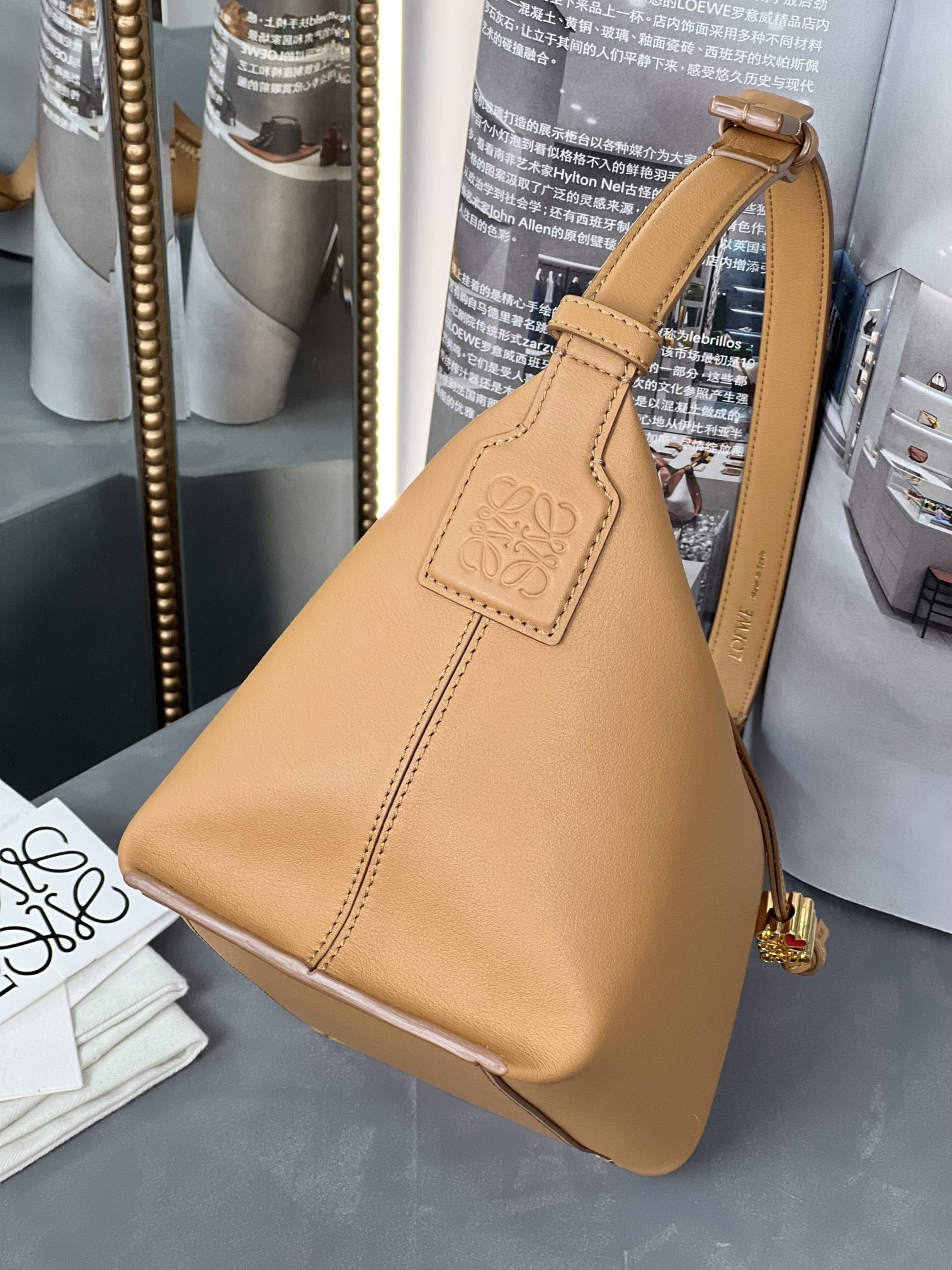Handbags LOEWE Cubi size:21-17-13 cm - vstockx