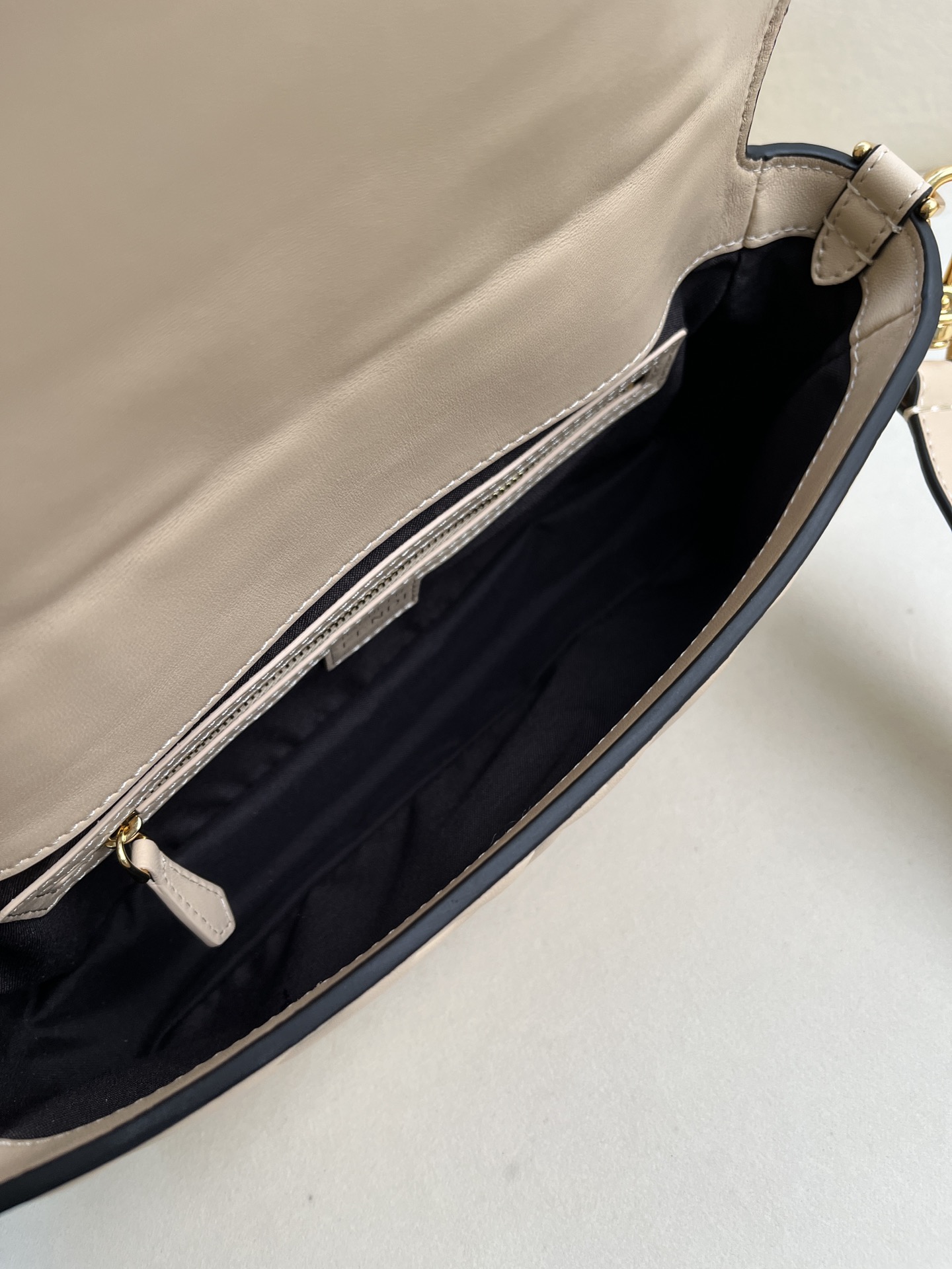 handbags FENDI 211 size:27*15*6cm - vstockx