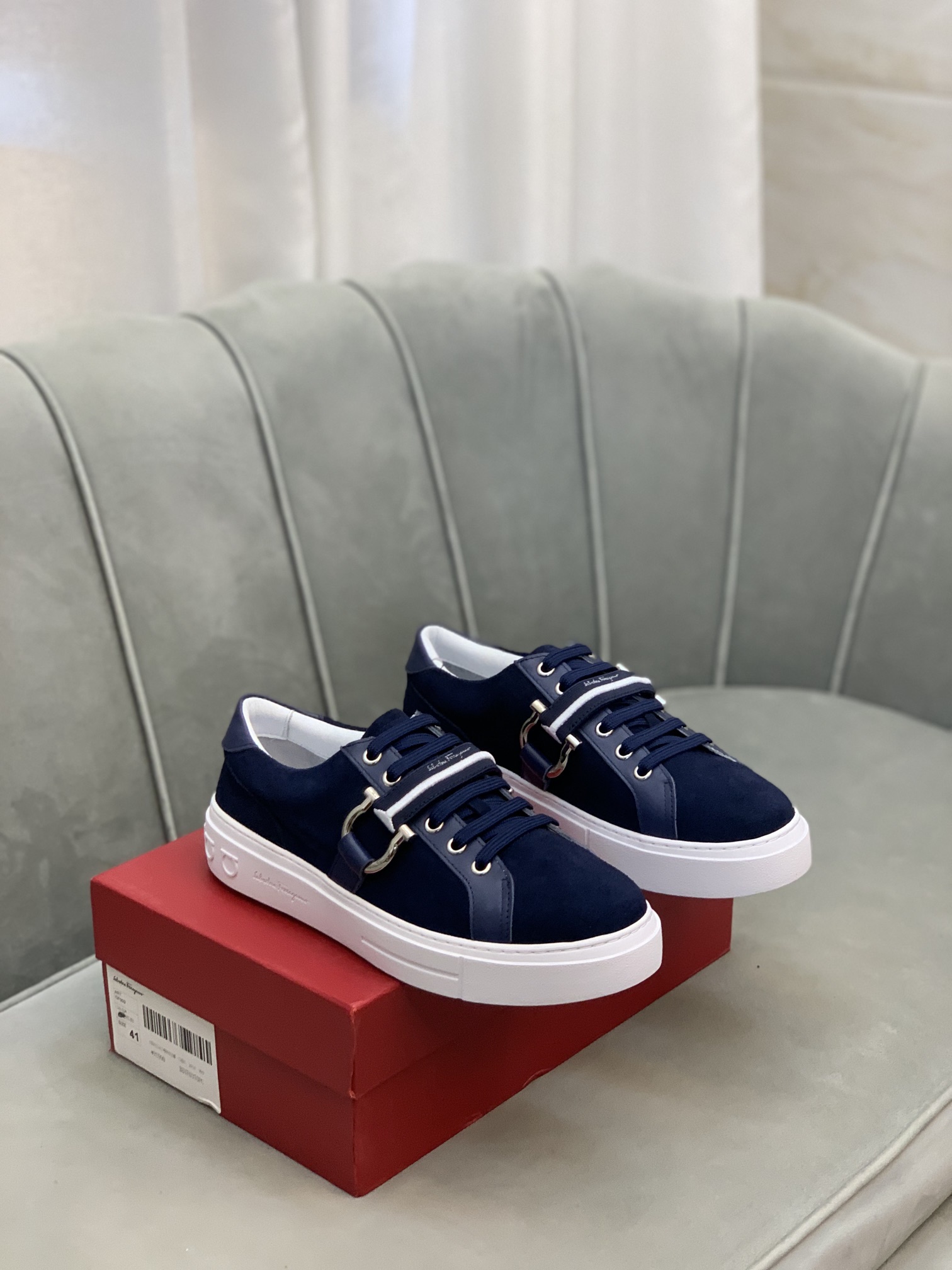 Salvatore Ferragamo Gancini Sneaker 6 - vstockx