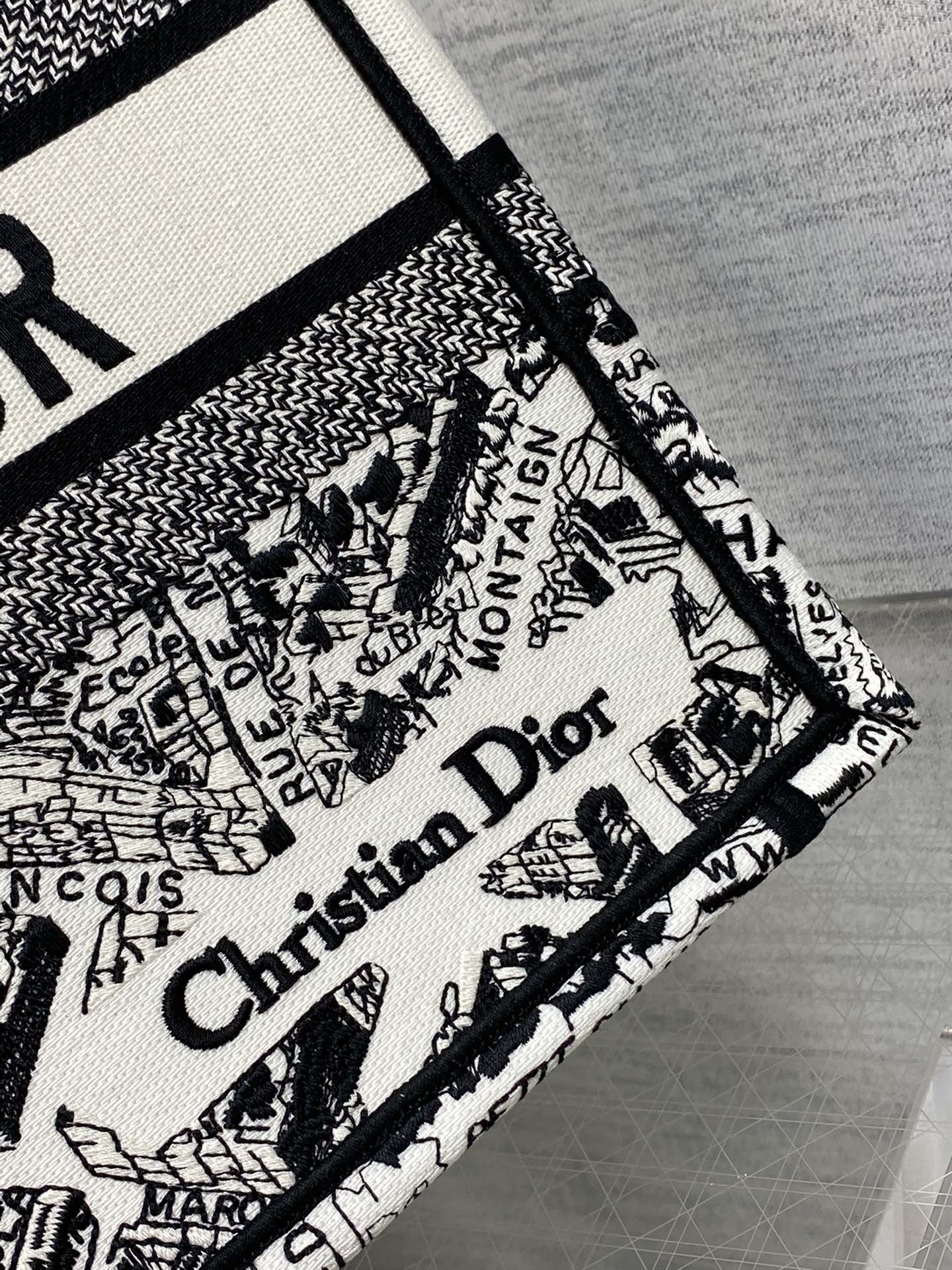 Handbag Dior size 36*18*28 cm - vstockx