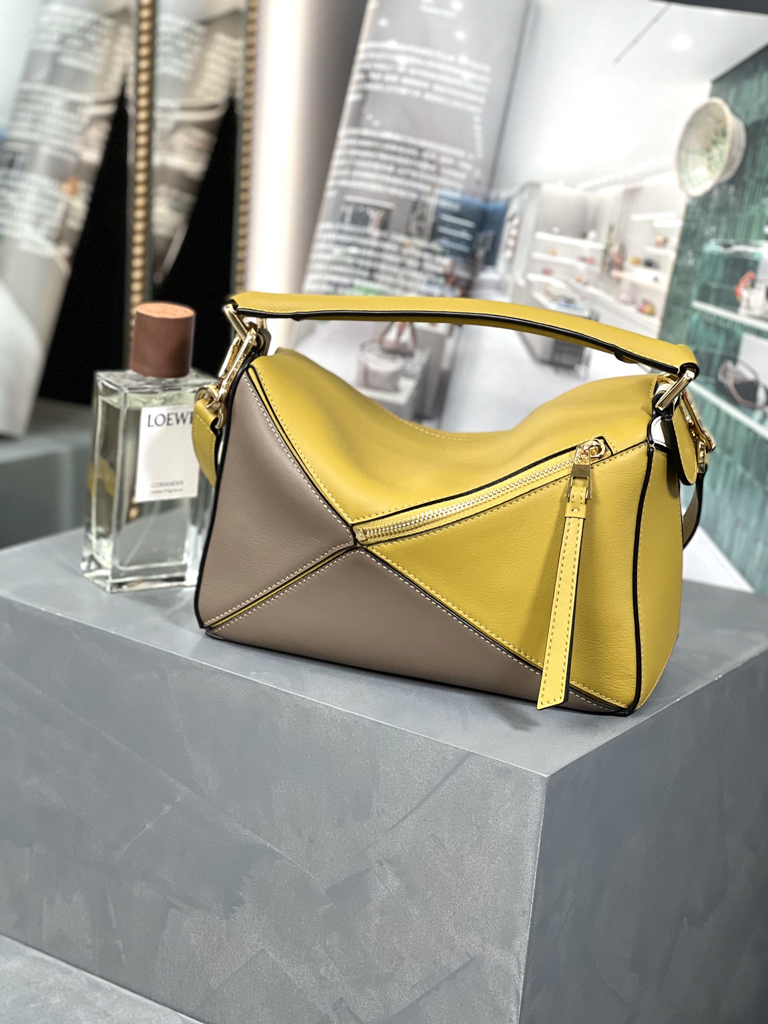 Handbags LOEWE ZP size:2414-11 cm - vstockx