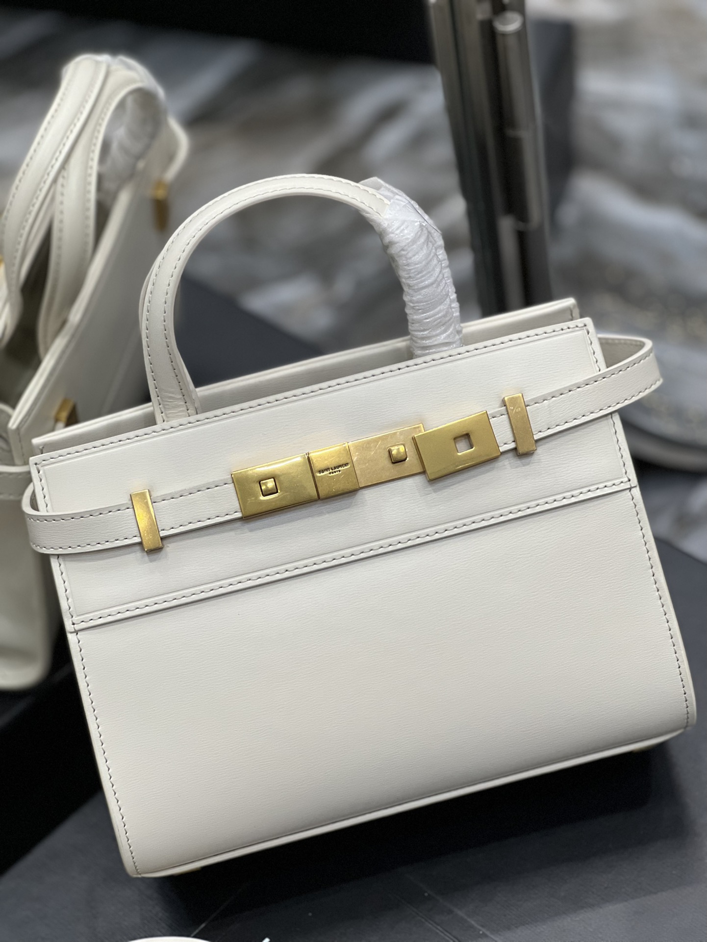 Handbags SAINT LAURENT 593741 size 21x16x9 cm - vstockx