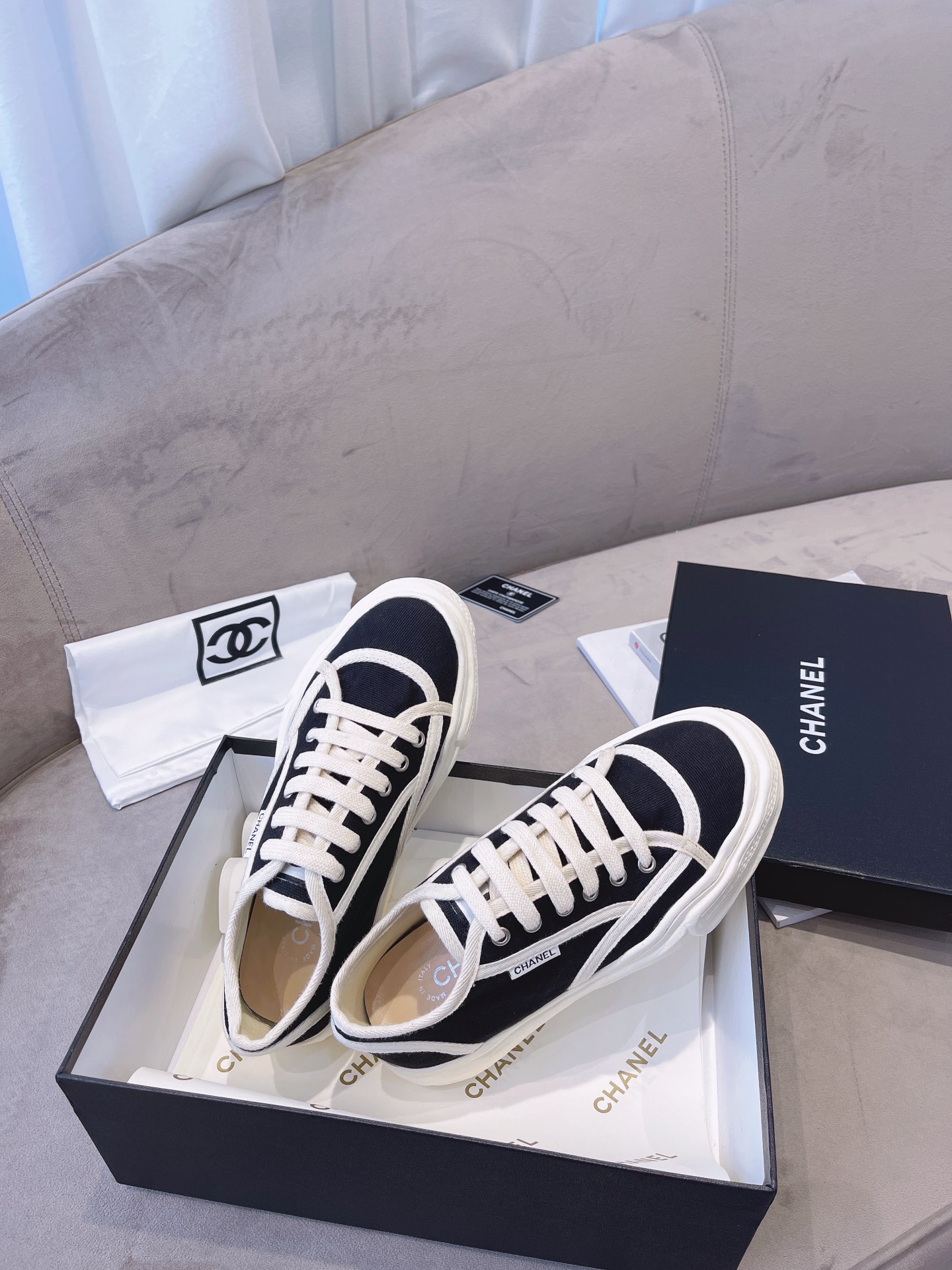 Chanel Flat canvas Sneaker 12 - vstockx