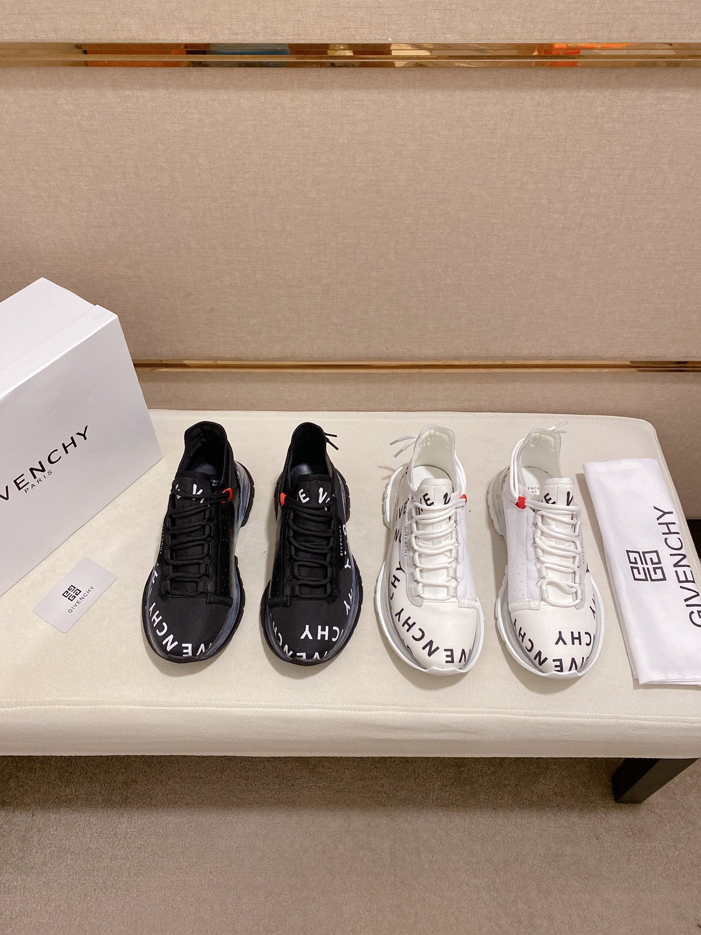 Givenchy Spectre Zip Sneakers 10 - vstockx