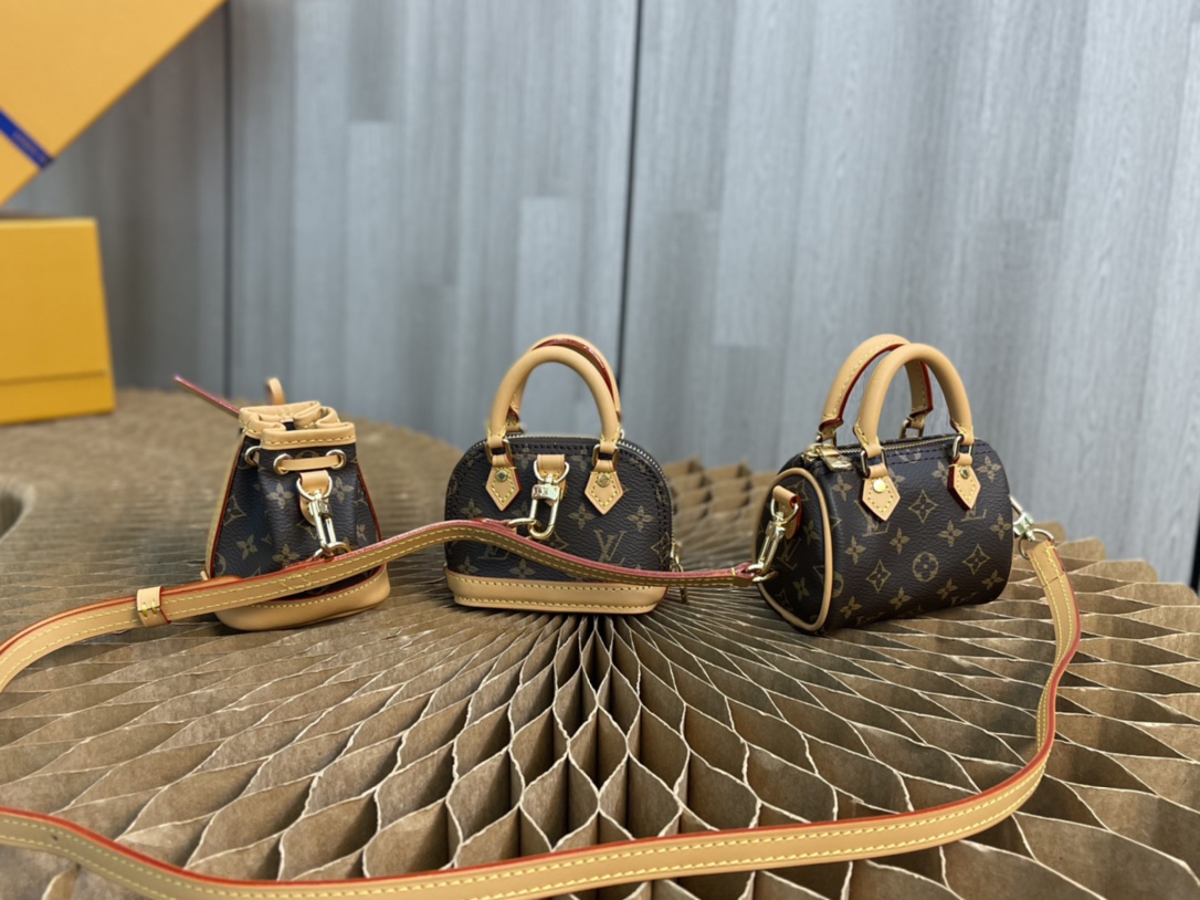 Handbag Louis Vuitton M81081 size 9  10 CM - vstockx