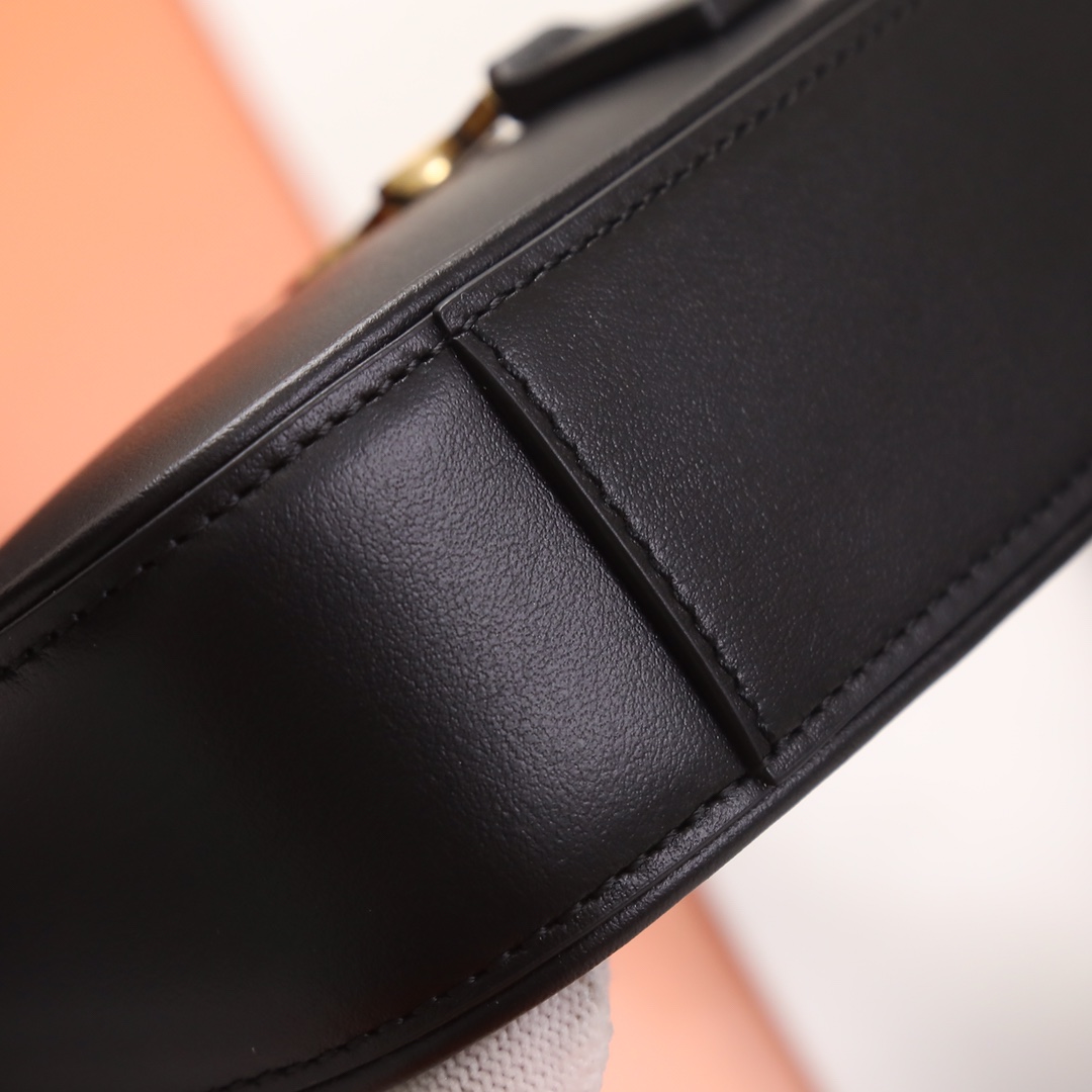 Handbags SAINT LAURENT 710318 size 19X11.5x4.5 cm - vstockx