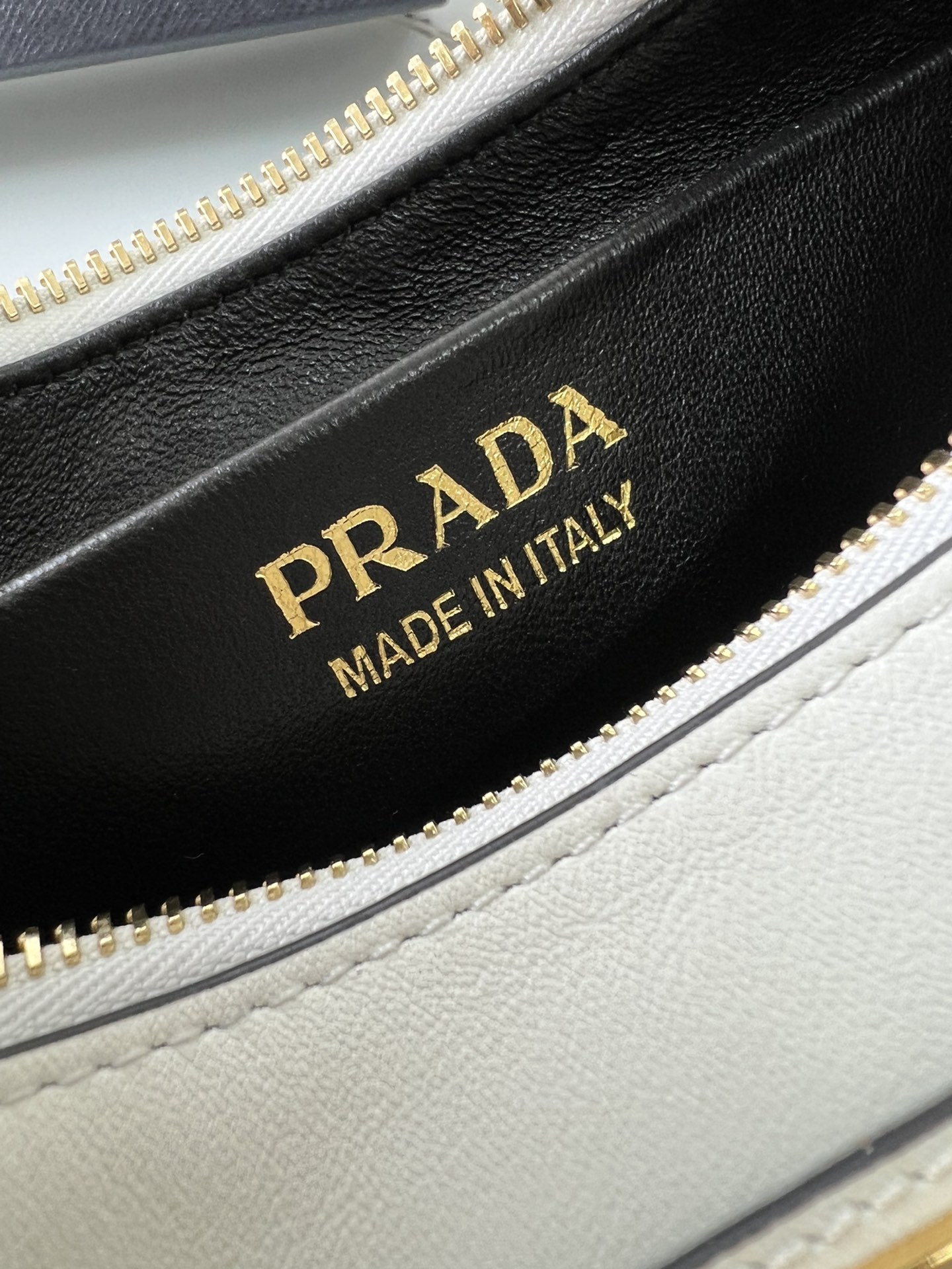 handbags prada 1BC194 22.5*18.5*6.5 - vstockx